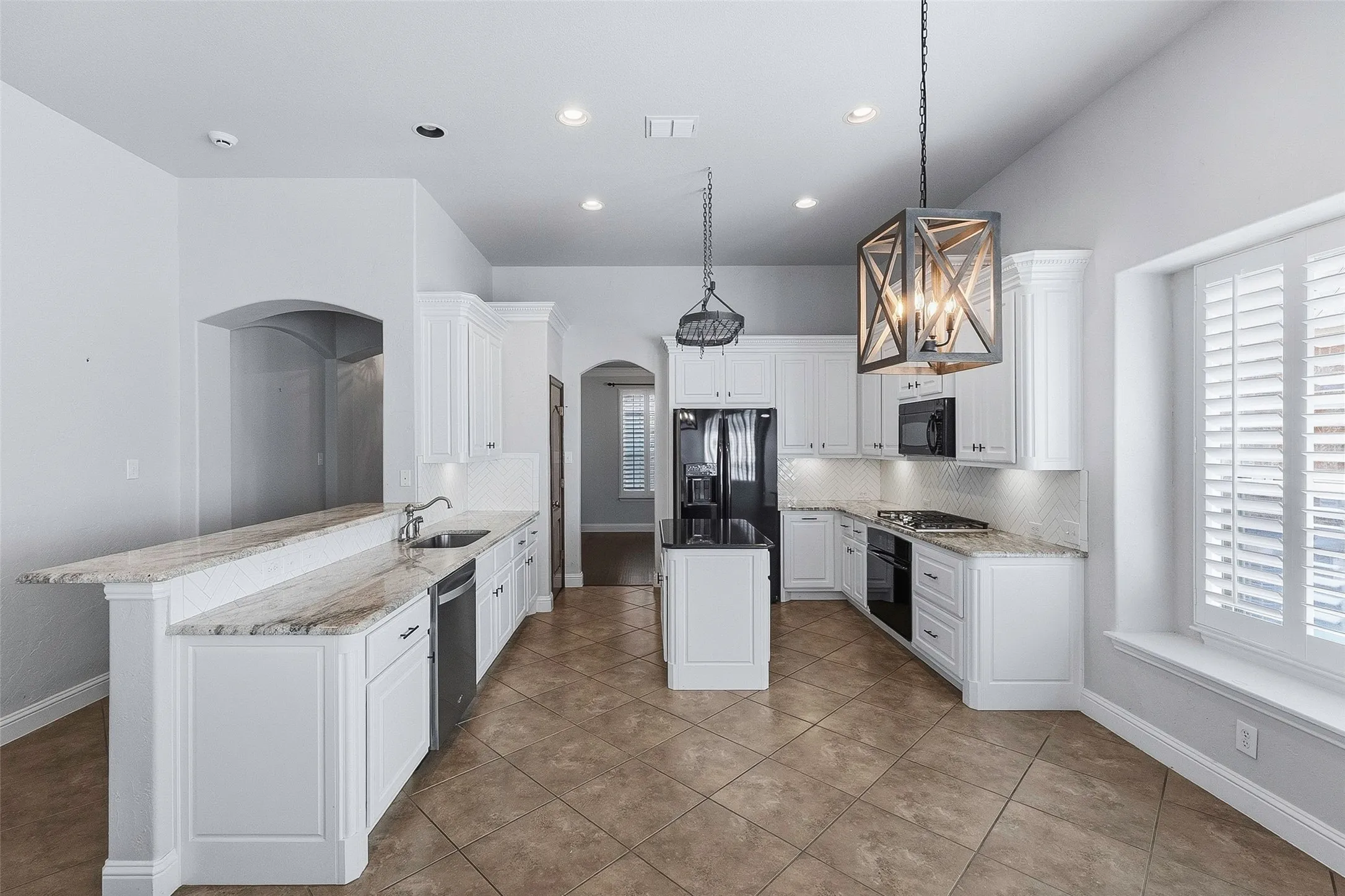 Single Family Residence For Sale in Tarrant County , 2508 Waters Edge Lane, Fort Worth, Texas 76116, 3 Bedroom, 2 Bathroom, 2 Garage spaces, 1,797 Sqft, built in 2007, mls#21382222, Real Estate Agent in Fort Worth, Homes For Sale in Tarrant county, Homes For Sale in Fort Worth, Realtor in Fort Worth Texas, Real Estate Brokerage Independent Realty Texas, Luminita Cordes Realtor