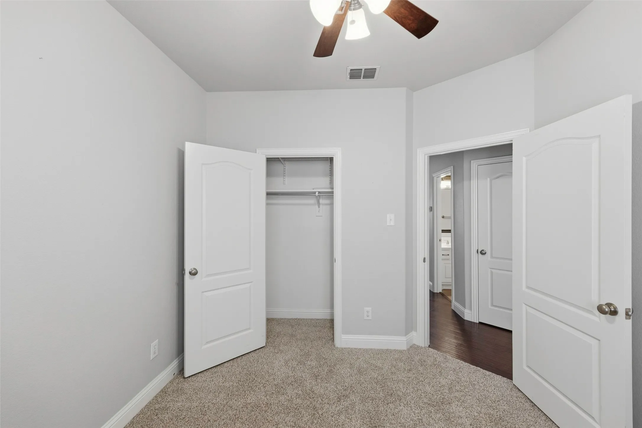 Single Family Residence For Sale in Tarrant County , 2508 Waters Edge Lane, Fort Worth, Texas 76116, 3 Bedroom, 2 Bathroom, 2 Garage spaces, 1,797 Sqft, built in 2007, mls#21382222, Real Estate Agent in Fort Worth, Homes For Sale in Tarrant county, Homes For Sale in Fort Worth, Realtor in Fort Worth Texas, Real Estate Brokerage Independent Realty Texas, Luminita Cordes Realtor