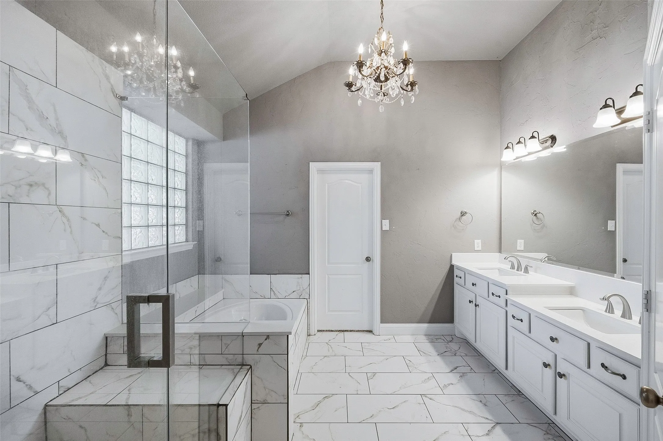 Single Family Residence For Sale in Tarrant County , 2508 Waters Edge Lane, Fort Worth, Texas 76116, 3 Bedroom, 2 Bathroom, 2 Garage spaces, 1,797 Sqft, built in 2007, mls#21382222, Real Estate Agent in Fort Worth, Homes For Sale in Tarrant county, Homes For Sale in Fort Worth, Realtor in Fort Worth Texas, Real Estate Brokerage Independent Realty Texas, Luminita Cordes Realtor