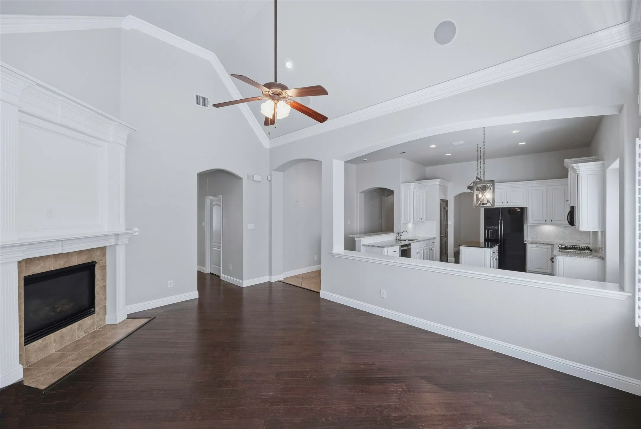 Single Family Residence For Sale in Tarrant County , 2508 Waters Edge Lane, Fort Worth, Texas 76116, 3 Bedroom, 2 Bathroom, 2 Garage spaces, 1,797 Sqft, built in 2007, mls#21382222, Real Estate Agent in Fort Worth, Homes For Sale in Tarrant county, Homes For Sale in Fort Worth, Realtor in Fort Worth Texas, Real Estate Brokerage Independent Realty Texas, Luminita Cordes Realtor