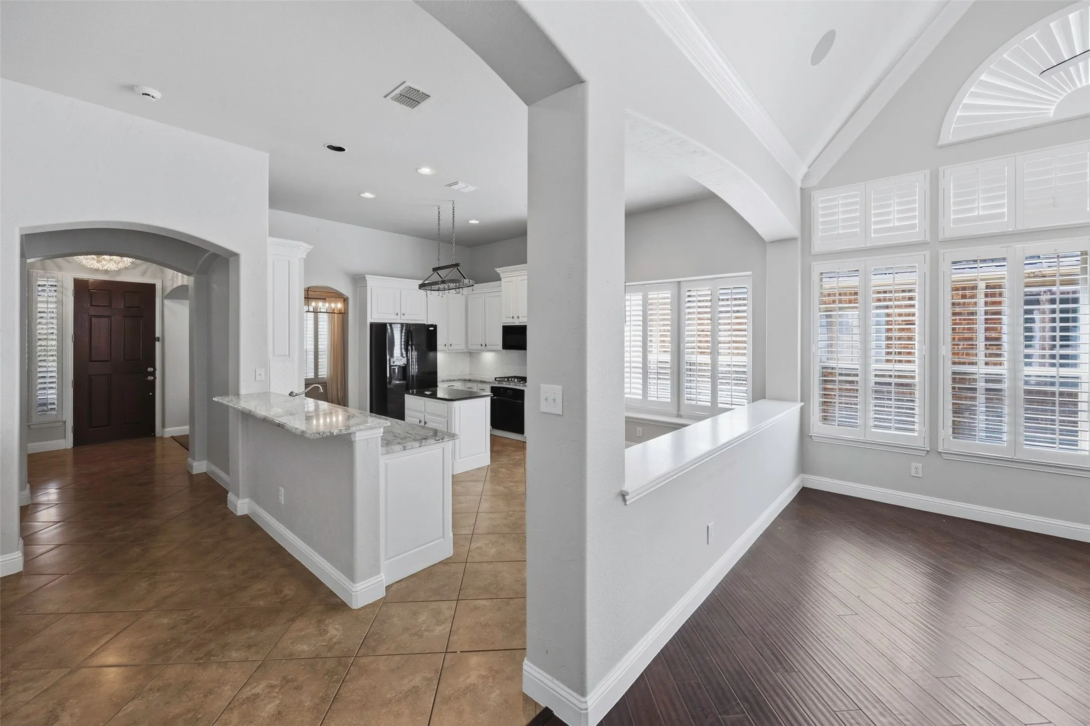 Single Family Residence For Sale in Tarrant County , 2508 Waters Edge Lane, Fort Worth, Texas 76116, 3 Bedroom, 2 Bathroom, 2 Garage spaces, 1,797 Sqft, built in 2007, mls#21382222, Real Estate Agent in Fort Worth, Homes For Sale in Tarrant county, Homes For Sale in Fort Worth, Realtor in Fort Worth Texas, Real Estate Brokerage Independent Realty Texas, Luminita Cordes Realtor