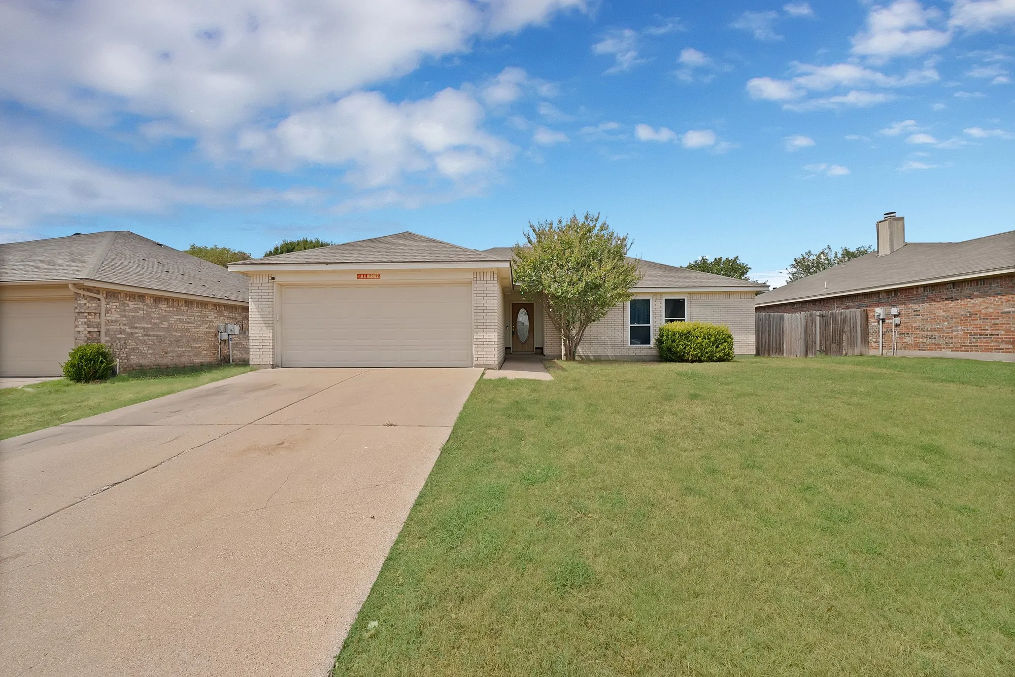 Single Family Residence For Sale in Johnson County , 920 Cedar Ridge Lane, Burleson, Texas 76028, 4 Bedroom, 2 Bathroom, 2 Garage spaces, 1,648 Sqft, built in 2002, mls#21383143, Real Estate Agent in Burleson, Homes For Sale in Johnson county, Homes For Sale in Burleson, Realtor in Burleson Texas, Real Estate Brokerage Independent Realty Texas, Luminita Cordes Realtor