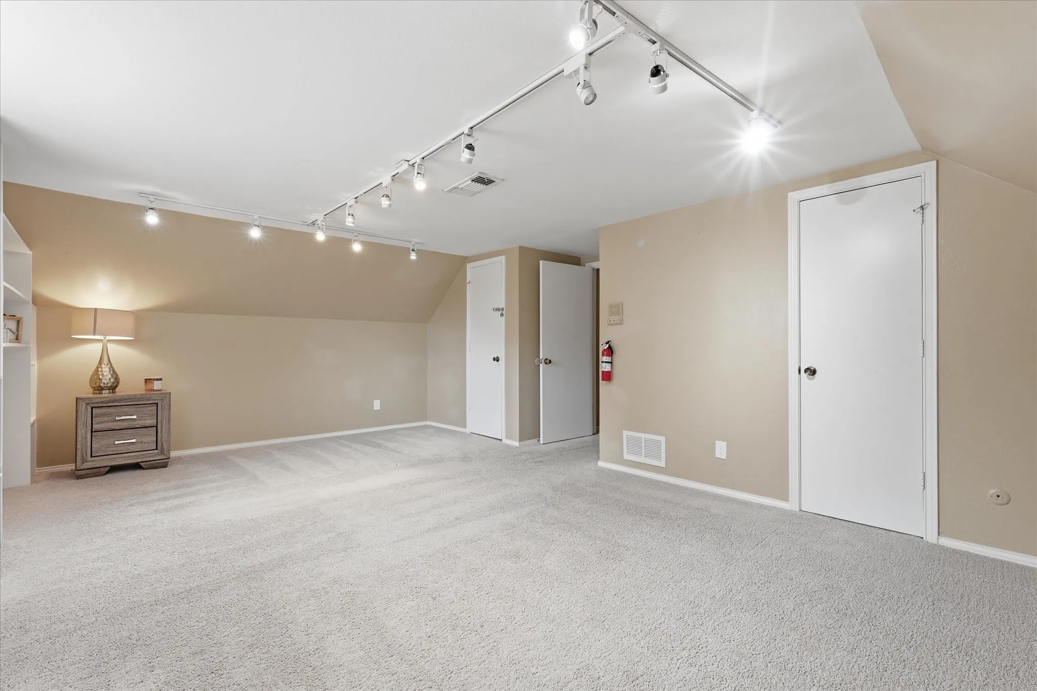 Single Family Residence For Sale in Dallas County , 919 Green Hills Road, Duncanville, Texas 75137, 5 Bedroom, 5 Bathroom, 2 Garage spaces, 3,141 Sqft, built in 1975, mls#21382953, Real Estate Agent in Duncanville, Homes For Sale in Dallas county, Homes For Sale in Duncanville, Realtor in Duncanville Texas, Real Estate Brokerage Independent Realty Texas, Luminita Cordes Realtor
