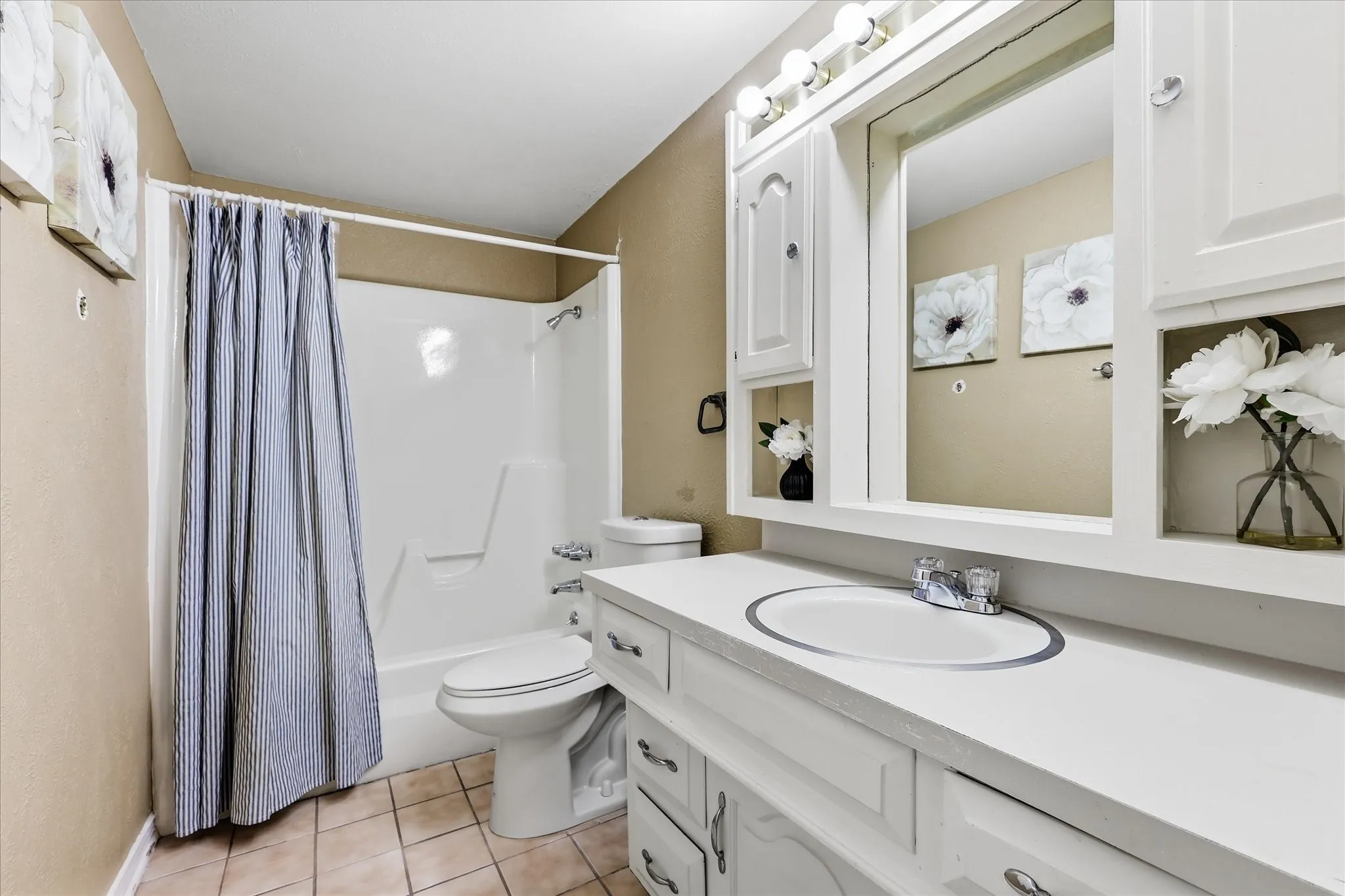 Single Family Residence For Sale in Dallas County , 919 Green Hills Road, Duncanville, Texas 75137, 5 Bedroom, 5 Bathroom, 2 Garage spaces, 3,141 Sqft, built in 1975, mls#21382953, Real Estate Agent in Duncanville, Homes For Sale in Dallas county, Homes For Sale in Duncanville, Realtor in Duncanville Texas, Real Estate Brokerage Independent Realty Texas, Luminita Cordes Realtor