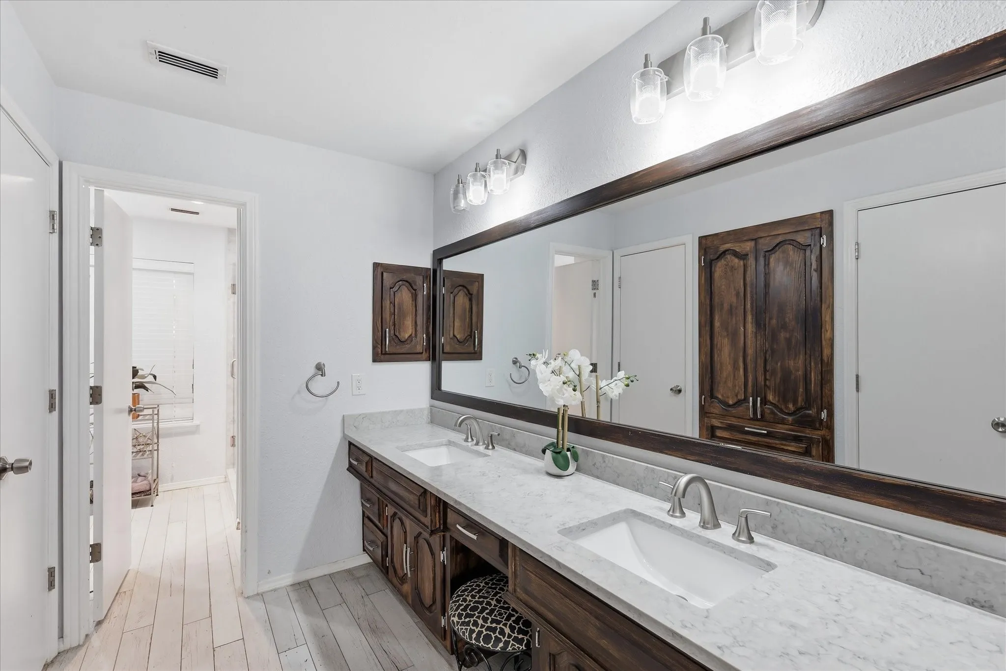 Single Family Residence For Sale in Dallas County , 919 Green Hills Road, Duncanville, Texas 75137, 5 Bedroom, 5 Bathroom, 2 Garage spaces, 3,141 Sqft, built in 1975, mls#21382953, Real Estate Agent in Duncanville, Homes For Sale in Dallas county, Homes For Sale in Duncanville, Realtor in Duncanville Texas, Real Estate Brokerage Independent Realty Texas, Luminita Cordes Realtor