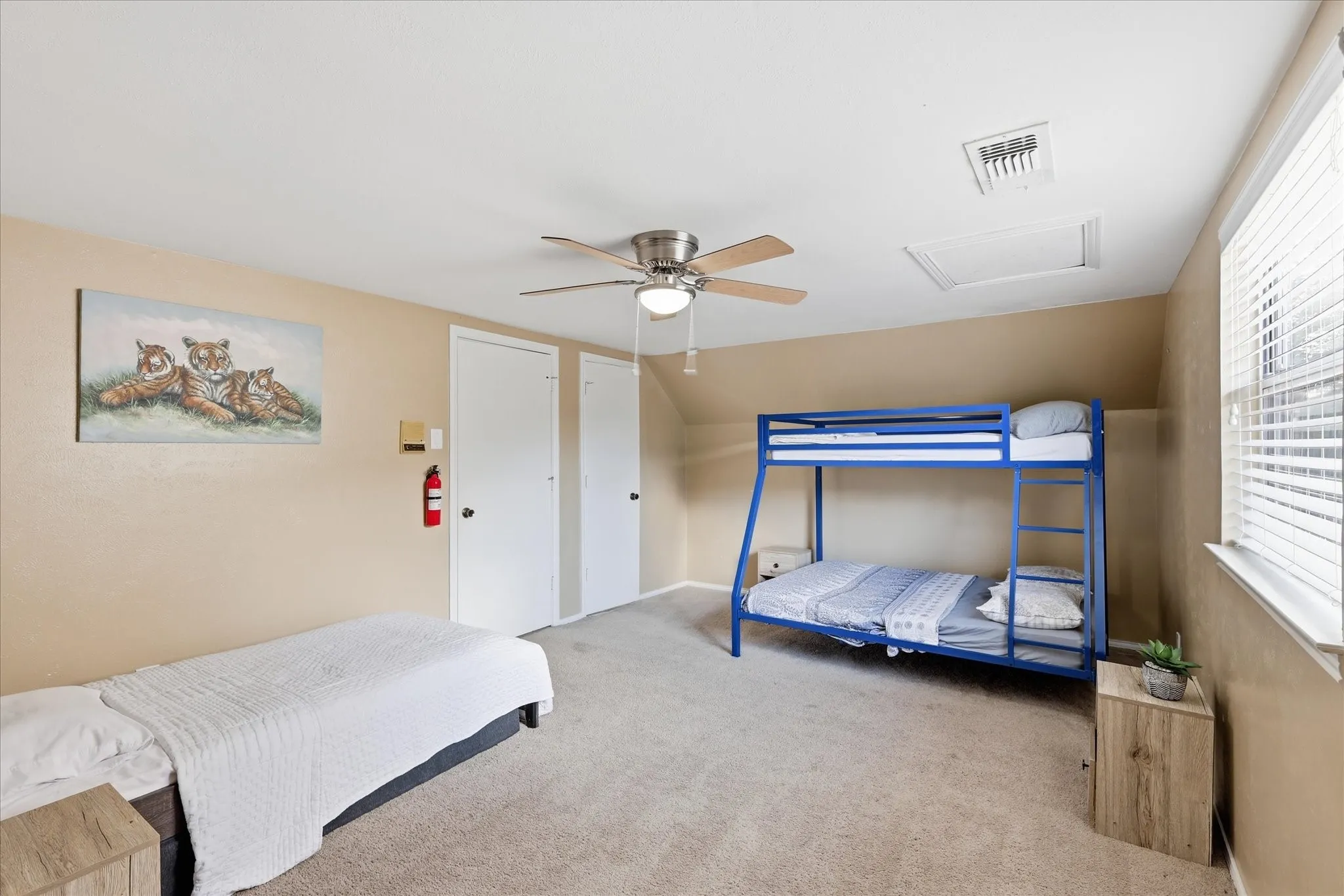 Single Family Residence For Sale in Dallas County , 919 Green Hills Road, Duncanville, Texas 75137, 5 Bedroom, 5 Bathroom, 2 Garage spaces, 3,141 Sqft, built in 1975, mls#21382953, Real Estate Agent in Duncanville, Homes For Sale in Dallas county, Homes For Sale in Duncanville, Realtor in Duncanville Texas, Real Estate Brokerage Independent Realty Texas, Luminita Cordes Realtor