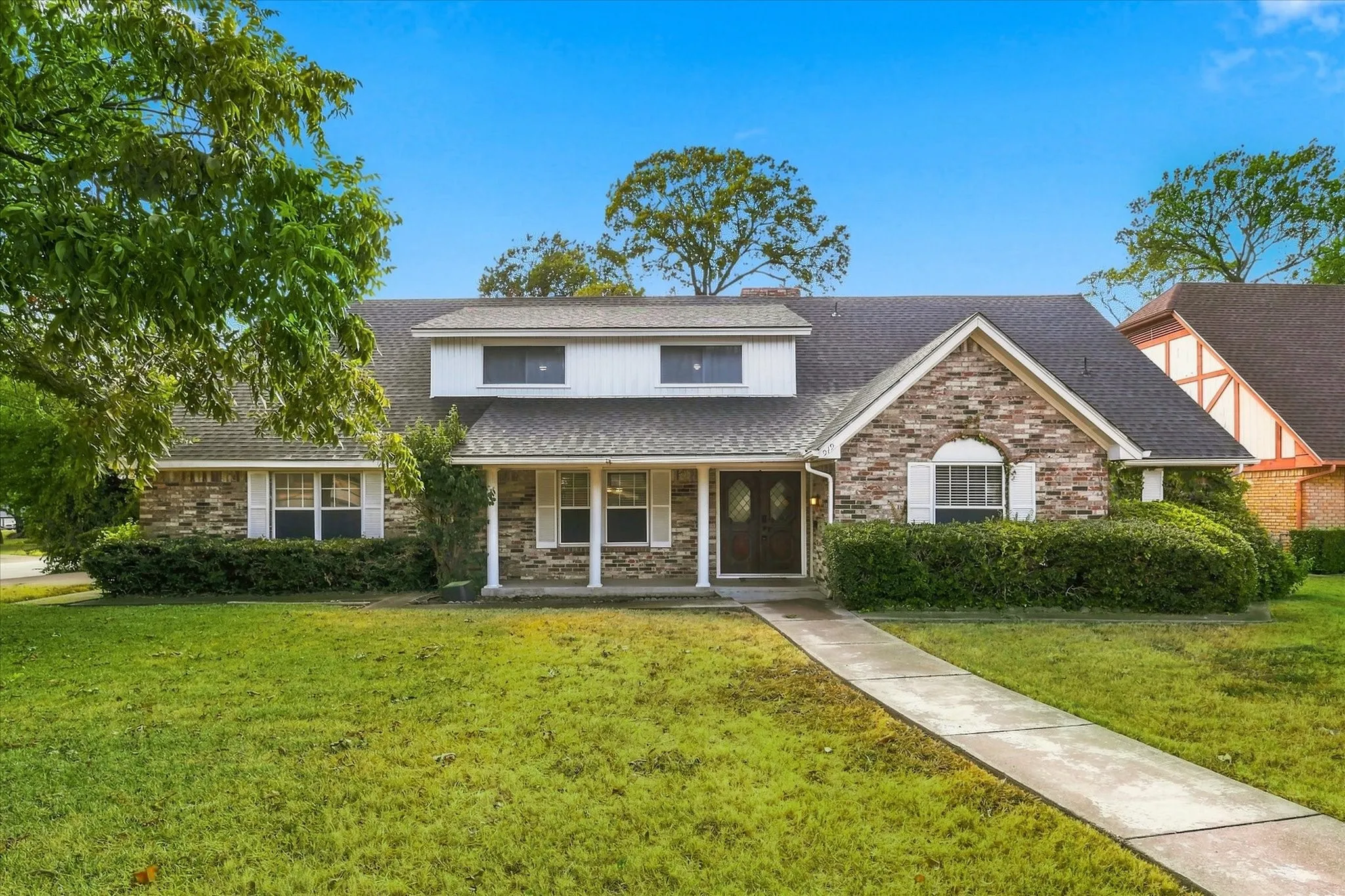 Single Family Residence For Sale in Dallas County , 919 Green Hills Road, Duncanville, Texas 75137, 5 Bedroom, 5 Bathroom, 2 Garage spaces, 3,141 Sqft, built in 1975, mls#21382953, Real Estate Agent in Duncanville, Homes For Sale in Dallas county, Homes For Sale in Duncanville, Realtor in Duncanville Texas, Real Estate Brokerage Independent Realty Texas, Luminita Cordes Realtor