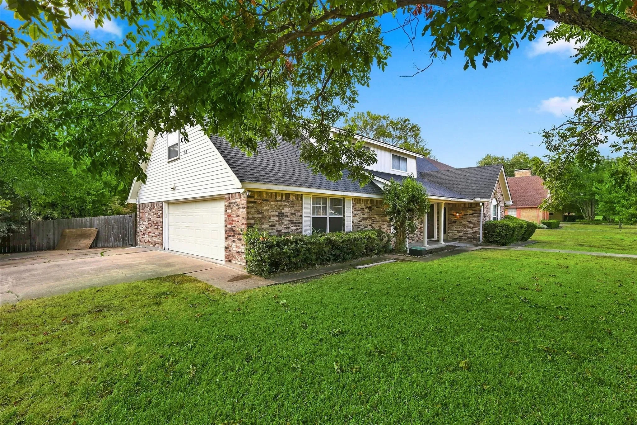 Single Family Residence For Sale in Dallas County , 919 Green Hills Road, Duncanville, Texas 75137, 5 Bedroom, 5 Bathroom, 2 Garage spaces, 3,141 Sqft, built in 1975, mls#21382953, Real Estate Agent in Duncanville, Homes For Sale in Dallas county, Homes For Sale in Duncanville, Realtor in Duncanville Texas, Real Estate Brokerage Independent Realty Texas, Luminita Cordes Realtor