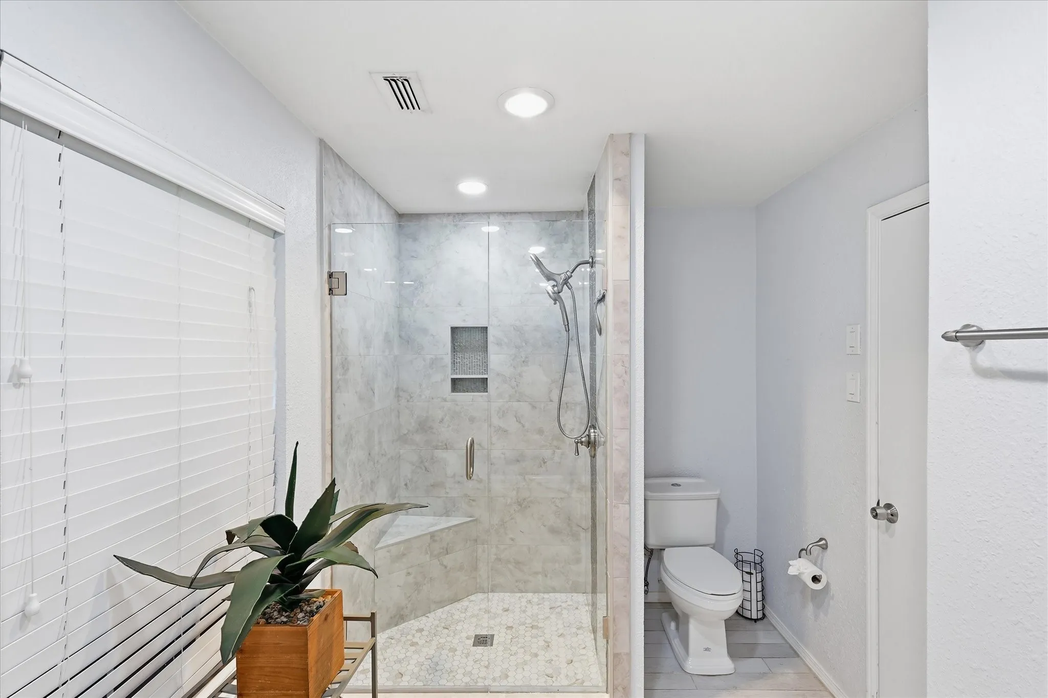 Single Family Residence For Sale in Dallas County , 919 Green Hills Road, Duncanville, Texas 75137, 5 Bedroom, 5 Bathroom, 2 Garage spaces, 3,141 Sqft, built in 1975, mls#21382953, Real Estate Agent in Duncanville, Homes For Sale in Dallas county, Homes For Sale in Duncanville, Realtor in Duncanville Texas, Real Estate Brokerage Independent Realty Texas, Luminita Cordes Realtor