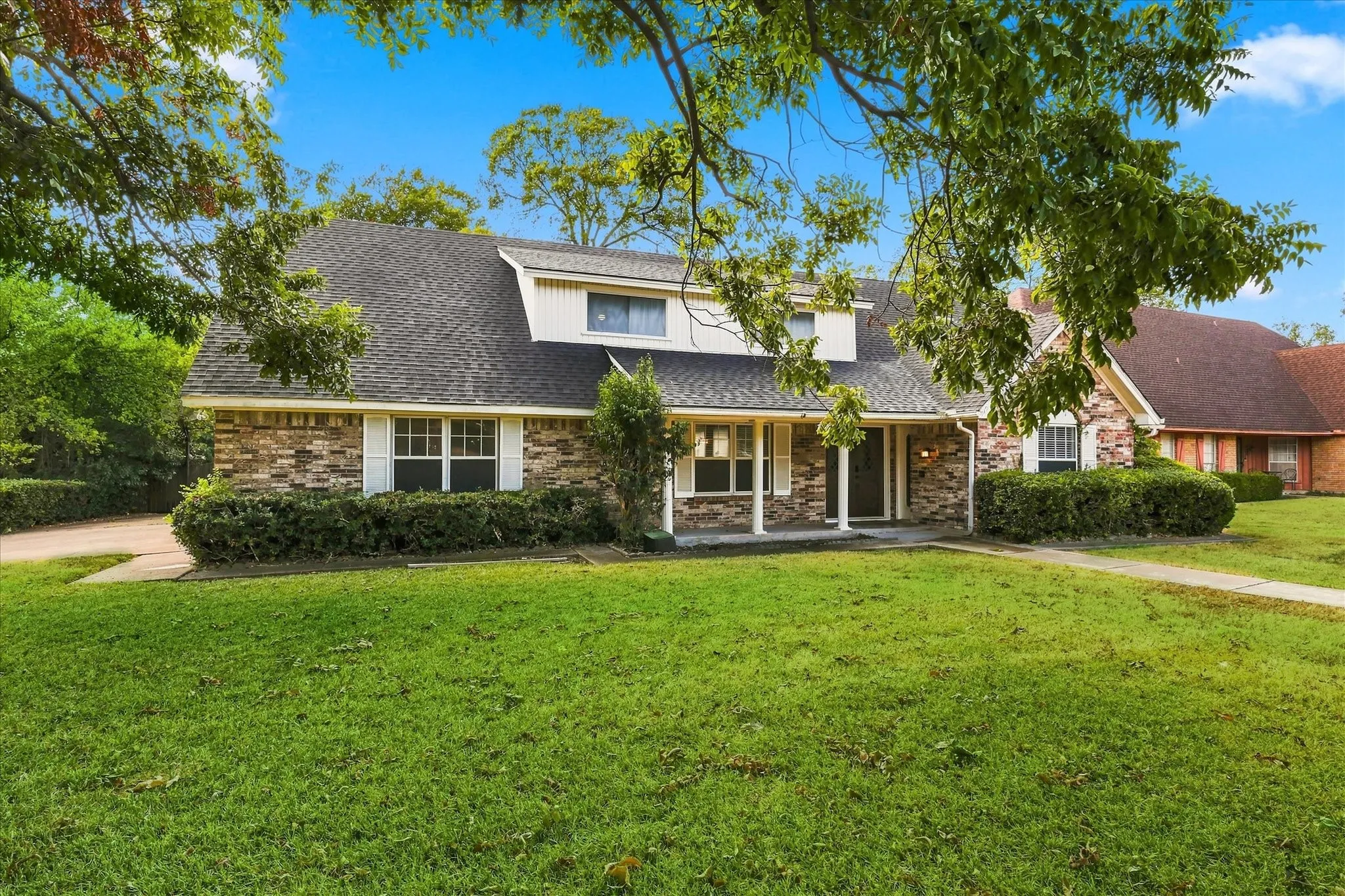 Single Family Residence For Sale in Dallas County , 919 Green Hills Road, Duncanville, Texas 75137, 5 Bedroom, 5 Bathroom, 2 Garage spaces, 3,141 Sqft, built in 1975, mls#21382953, Real Estate Agent in Duncanville, Homes For Sale in Dallas county, Homes For Sale in Duncanville, Realtor in Duncanville Texas, Real Estate Brokerage Independent Realty Texas, Luminita Cordes Realtor