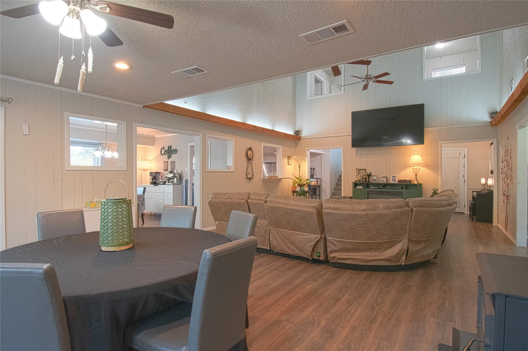 Single Family Residence For Sale in Denton County , 124 Freese Drive, Sanger, Texas 76266, 4 Bedroom, 3 Bathroom, 2 Garage spaces, 2,991 Sqft, built in 1986, mls#21382793, Real Estate Agent in Sanger, Homes For Sale in Denton county, Homes For Sale in Sanger, Realtor in Sanger Texas, Real Estate Brokerage Independent Realty Texas, Luminita Cordes Realtor