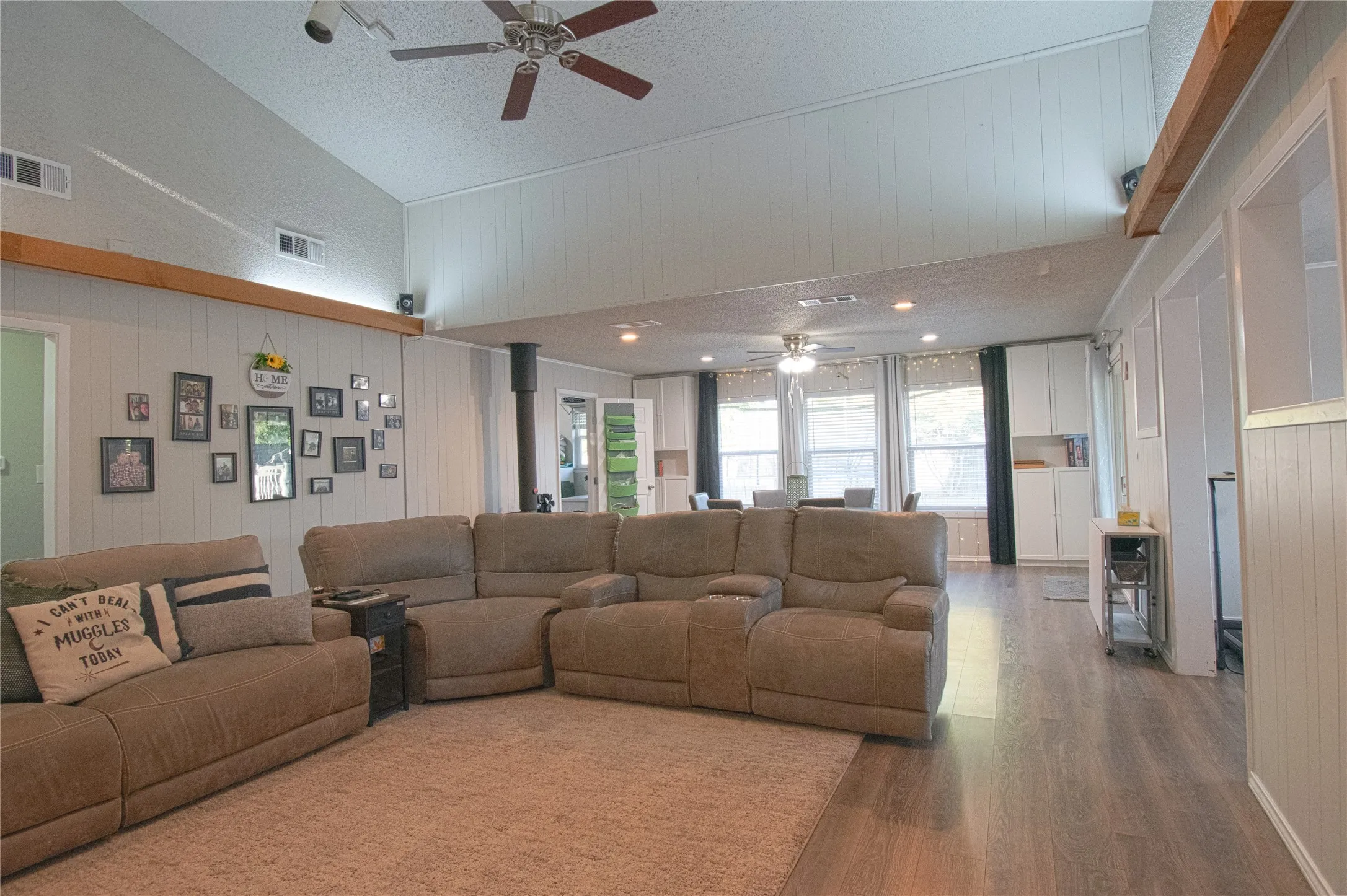Single Family Residence For Sale in Denton County , 124 Freese Drive, Sanger, Texas 76266, 4 Bedroom, 3 Bathroom, 2 Garage spaces, 2,991 Sqft, built in 1986, mls#21382793, Real Estate Agent in Sanger, Homes For Sale in Denton county, Homes For Sale in Sanger, Realtor in Sanger Texas, Real Estate Brokerage Independent Realty Texas, Luminita Cordes Realtor