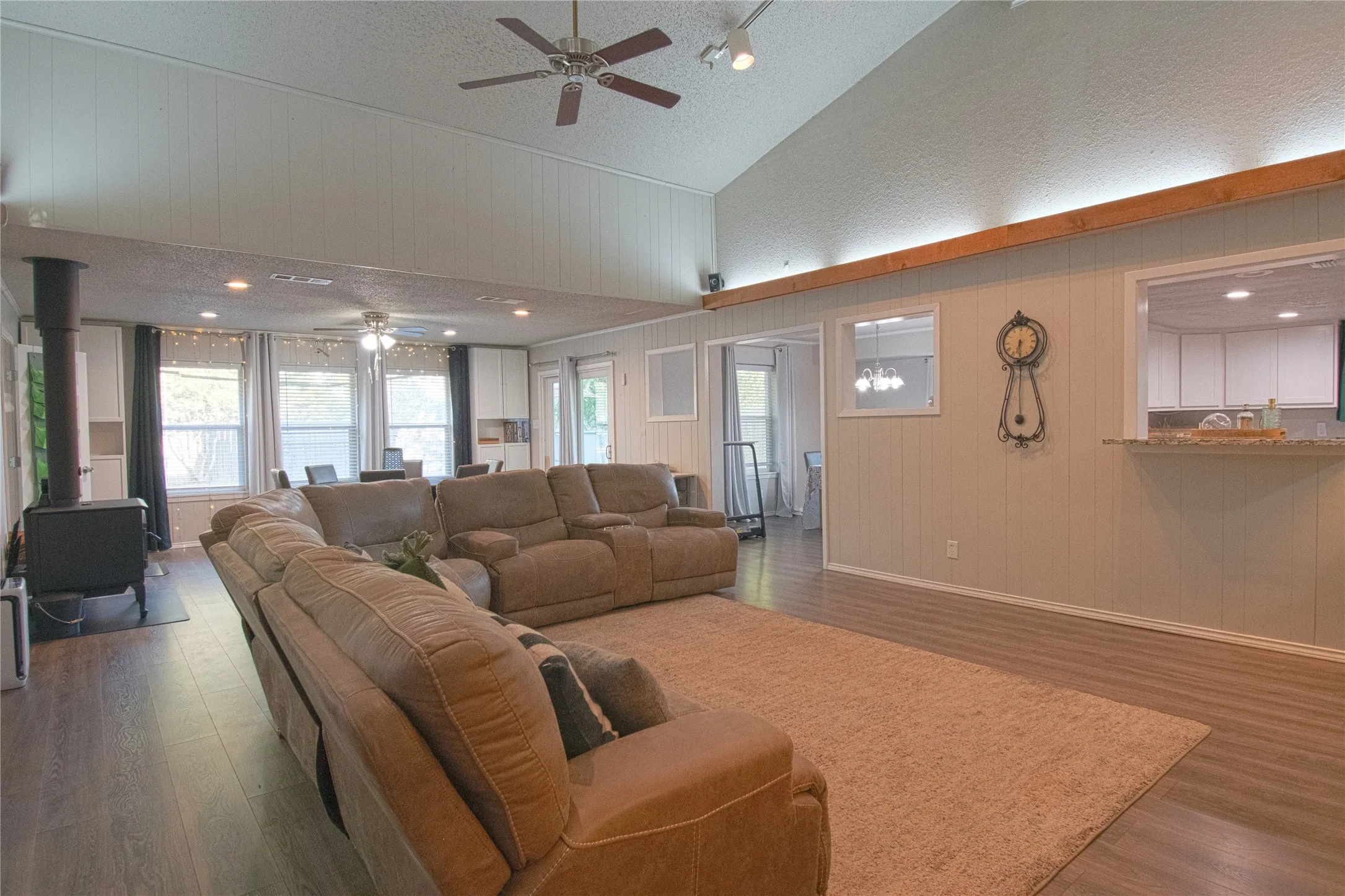 Single Family Residence For Sale in Denton County , 124 Freese Drive, Sanger, Texas 76266, 4 Bedroom, 3 Bathroom, 2 Garage spaces, 2,991 Sqft, built in 1986, mls#21382793, Real Estate Agent in Sanger, Homes For Sale in Denton county, Homes For Sale in Sanger, Realtor in Sanger Texas, Real Estate Brokerage Independent Realty Texas, Luminita Cordes Realtor