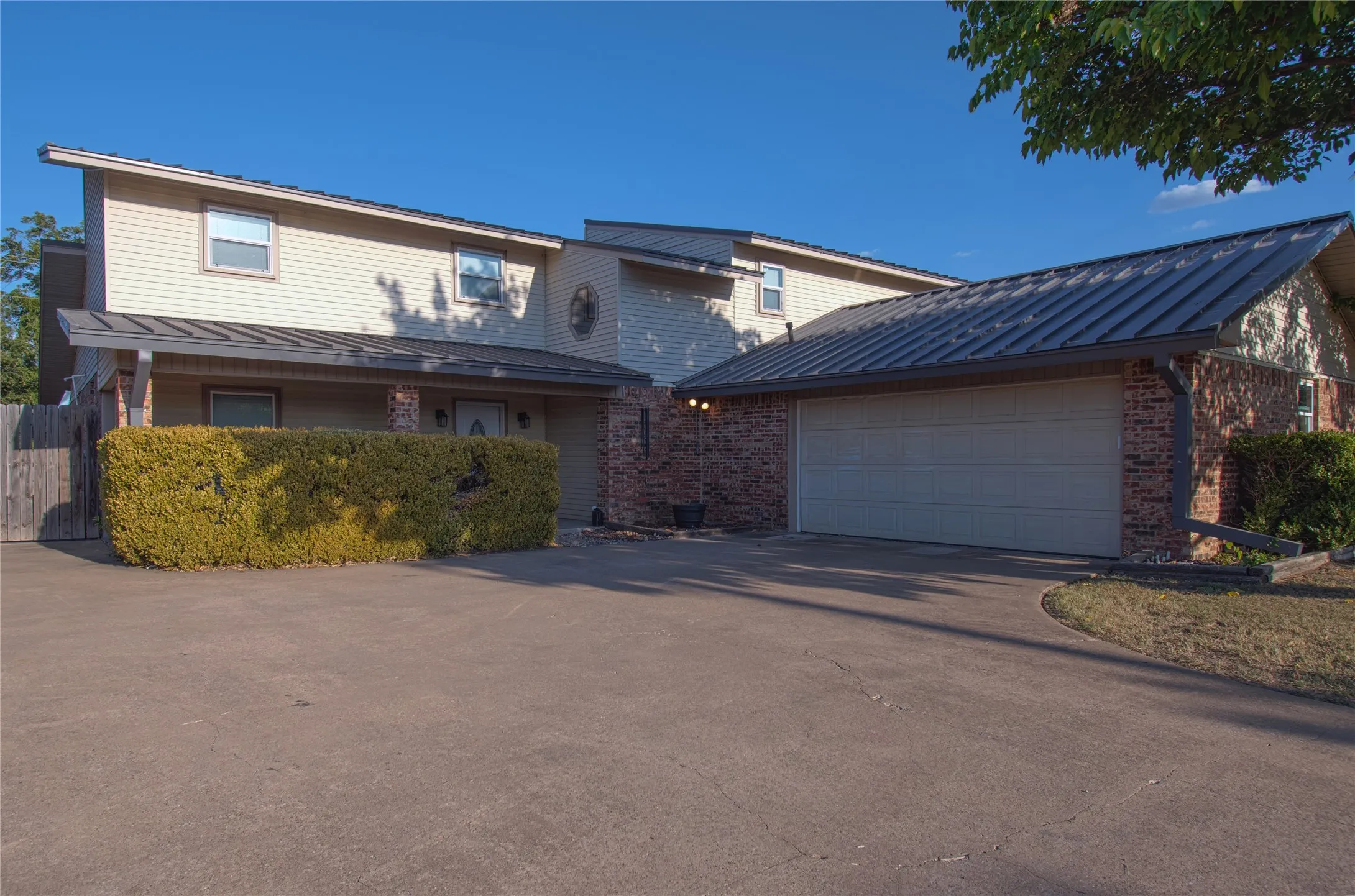 Single Family Residence For Sale in Denton County , 124 Freese Drive, Sanger, Texas 76266, 4 Bedroom, 3 Bathroom, 2 Garage spaces, 2,991 Sqft, built in 1986, mls#21382793, Real Estate Agent in Sanger, Homes For Sale in Denton county, Homes For Sale in Sanger, Realtor in Sanger Texas, Real Estate Brokerage Independent Realty Texas, Luminita Cordes Realtor