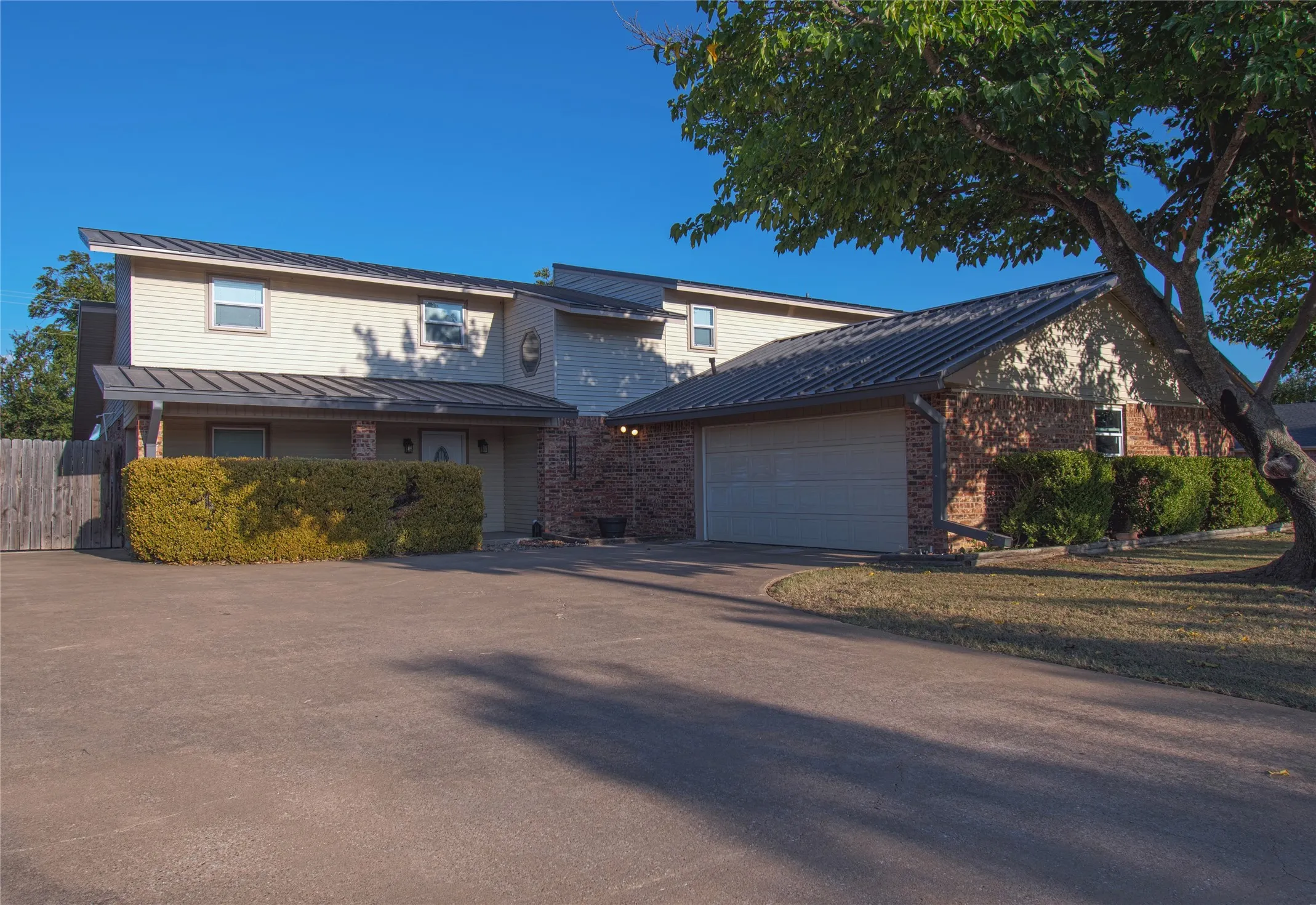 Single Family Residence For Sale in Denton County , 124 Freese Drive, Sanger, Texas 76266, 4 Bedroom, 3 Bathroom, 2 Garage spaces, 2,991 Sqft, built in 1986, mls#21382793, Real Estate Agent in Sanger, Homes For Sale in Denton county, Homes For Sale in Sanger, Realtor in Sanger Texas, Real Estate Brokerage Independent Realty Texas, Luminita Cordes Realtor