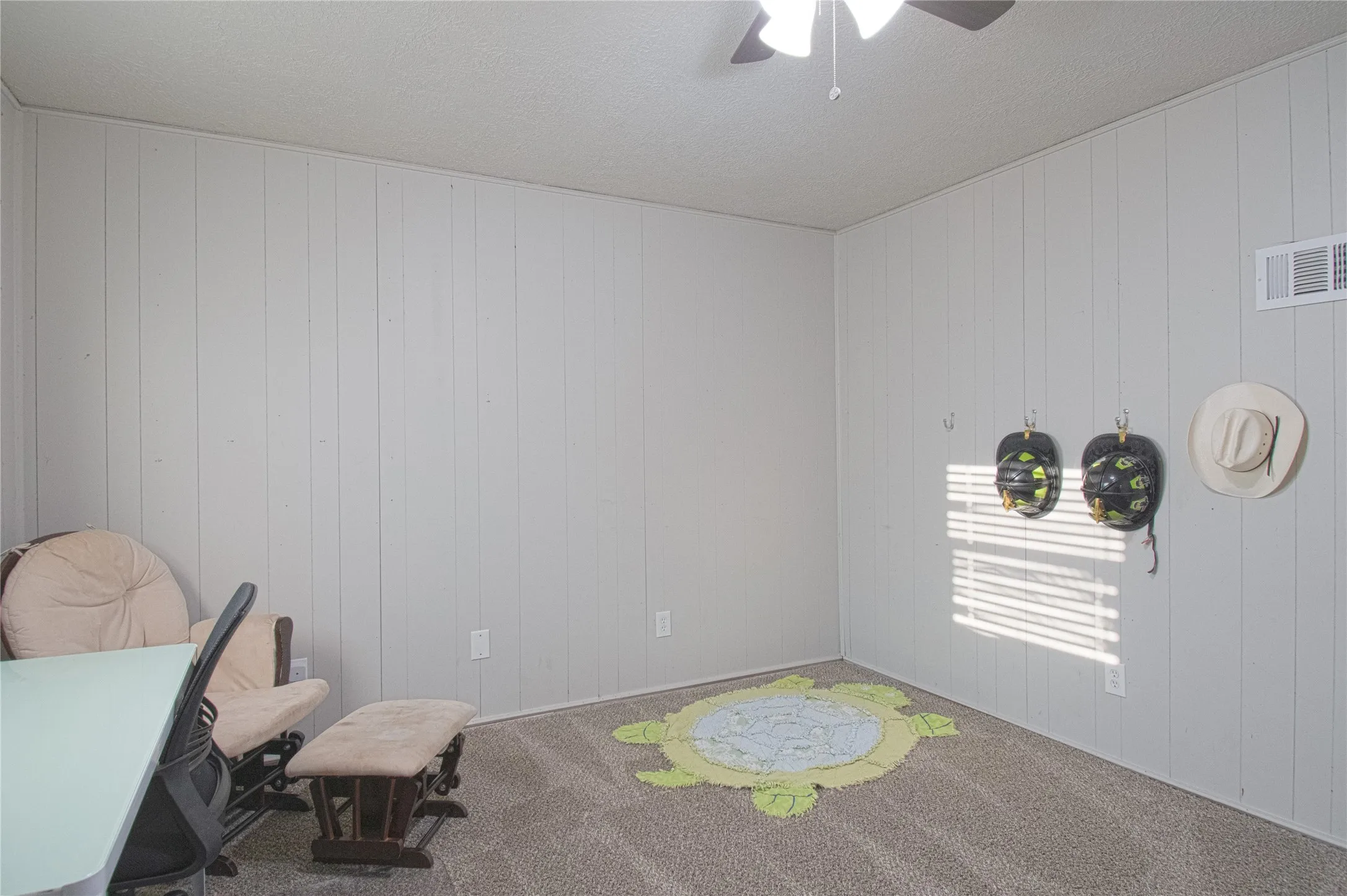 Single Family Residence For Sale in Denton County , 124 Freese Drive, Sanger, Texas 76266, 4 Bedroom, 3 Bathroom, 2 Garage spaces, 2,991 Sqft, built in 1986, mls#21382793, Real Estate Agent in Sanger, Homes For Sale in Denton county, Homes For Sale in Sanger, Realtor in Sanger Texas, Real Estate Brokerage Independent Realty Texas, Luminita Cordes Realtor