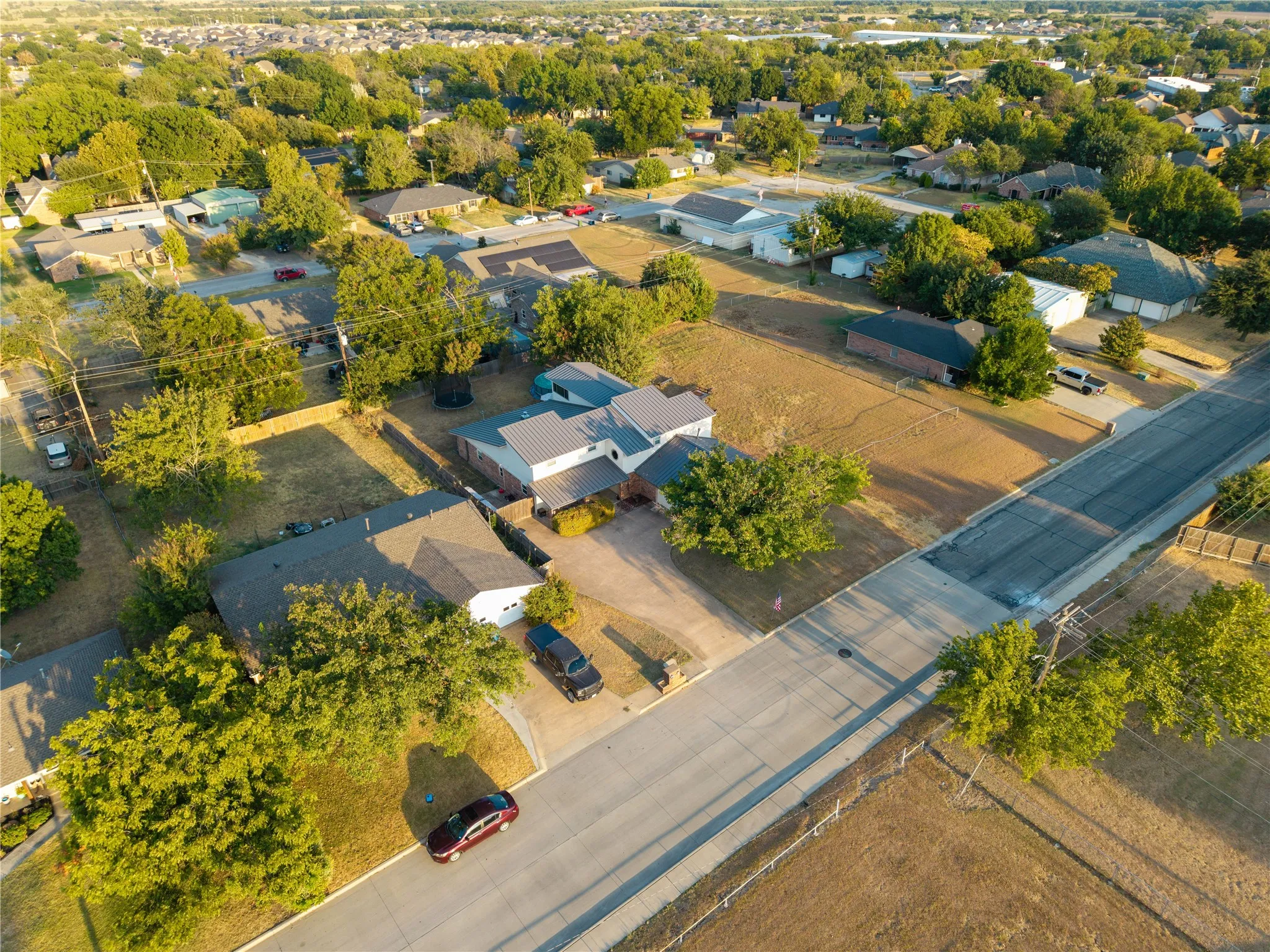 Single Family Residence For Sale in Denton County , 124 Freese Drive, Sanger, Texas 76266, 4 Bedroom, 3 Bathroom, 2 Garage spaces, 2,991 Sqft, built in 1986, mls#21382793, Real Estate Agent in Sanger, Homes For Sale in Denton county, Homes For Sale in Sanger, Realtor in Sanger Texas, Real Estate Brokerage Independent Realty Texas, Luminita Cordes Realtor
