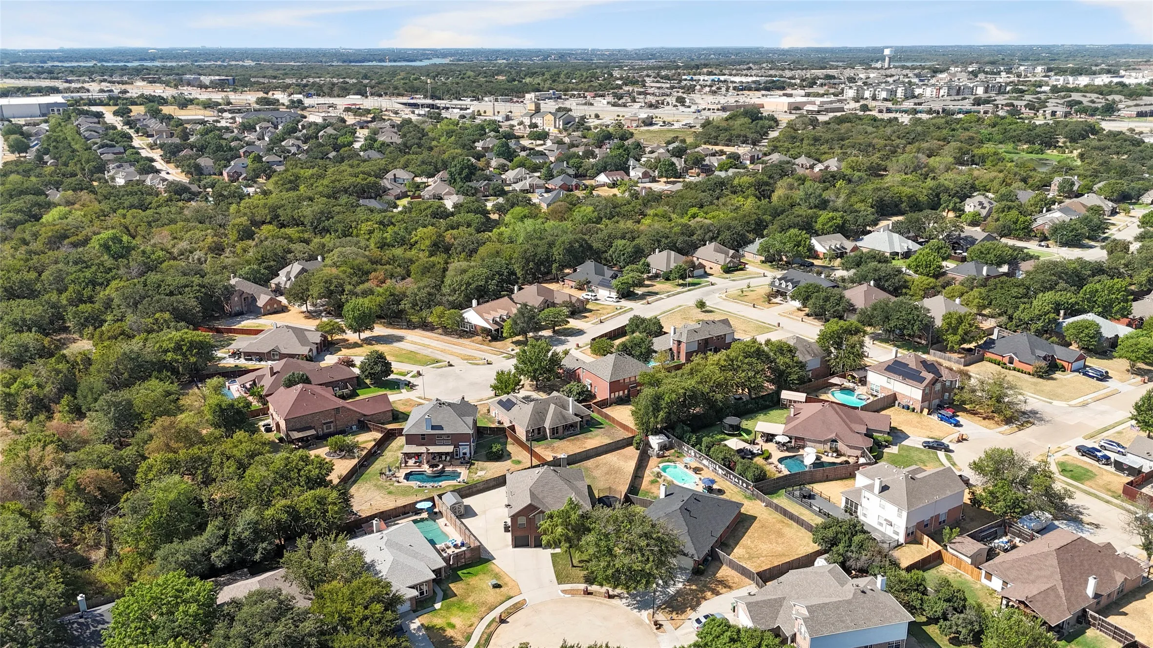 Single Family Residence For Sale in Denton County , 324 Georgian Oak Court, Lake Dallas, Texas 75065, 4 Bedroom, 3 Bathroom, 2 Garage spaces, 2,872 Sqft, built in 1996, mls#21382062, Real Estate Agent in Lake Dallas, Homes For Sale in Denton county, Homes For Sale in Lake Dallas, Realtor in Lake Dallas Texas, Real Estate Brokerage Independent Realty Texas, Luminita Cordes Realtor