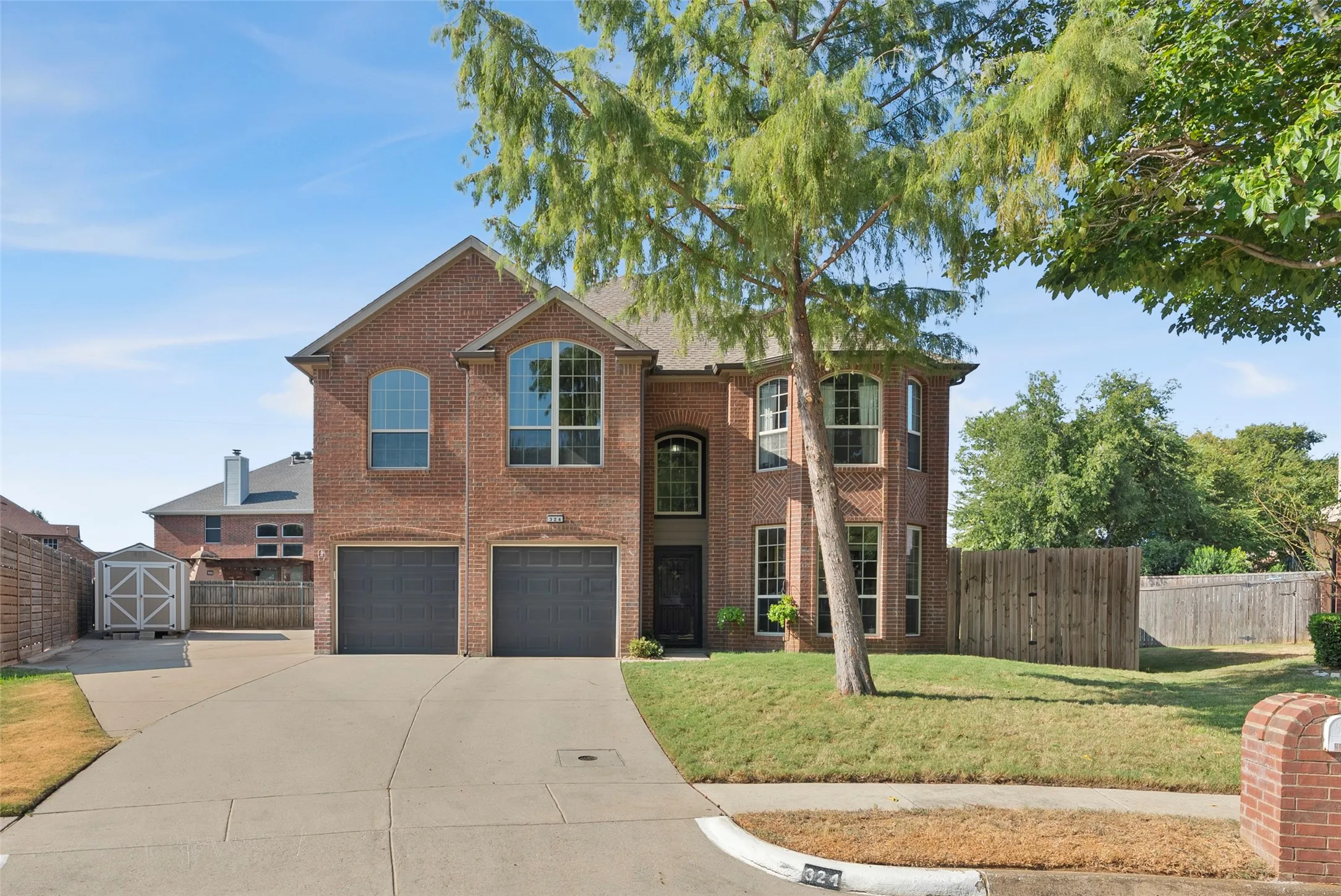 Single Family Residence For Sale in Denton County , 324 Georgian Oak Court, Lake Dallas, Texas 75065, 4 Bedroom, 3 Bathroom, 2 Garage spaces, 2,872 Sqft, built in 1996, mls#21382062, Real Estate Agent in Lake Dallas, Homes For Sale in Denton county, Homes For Sale in Lake Dallas, Realtor in Lake Dallas Texas, Real Estate Brokerage Independent Realty Texas, Luminita Cordes Realtor