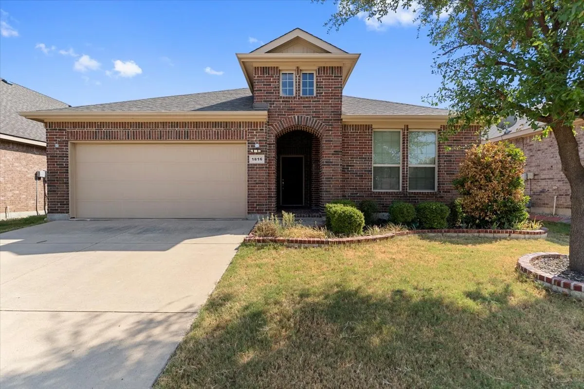 Single Family Residence For Rent in Tarrant County , 1816 Placitas Trail, Fort Worth, Texas 76131, 4 Bedroom, 2 Bathroom, 2 Garage spaces, 2,193 Sqft, built in 2015, mls#21383767, Real Estate Agent in Fort Worth, Homes For Rent in Tarrant county, Homes For Rent in Fort Worth, Realtor in Fort Worth Texas, Real Estate Brokerage Independent Realty Texas, Luminita Cordes Realtor
