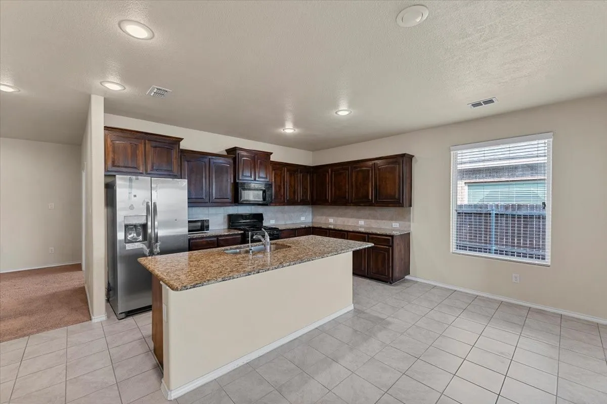 Single Family Residence For Rent in Tarrant County , 1816 Placitas Trail, Fort Worth, Texas 76131, 4 Bedroom, 2 Bathroom, 2 Garage spaces, 2,193 Sqft, built in 2015, mls#21383767, Real Estate Agent in Fort Worth, Homes For Rent in Tarrant county, Homes For Rent in Fort Worth, Realtor in Fort Worth Texas, Real Estate Brokerage Independent Realty Texas, Luminita Cordes Realtor