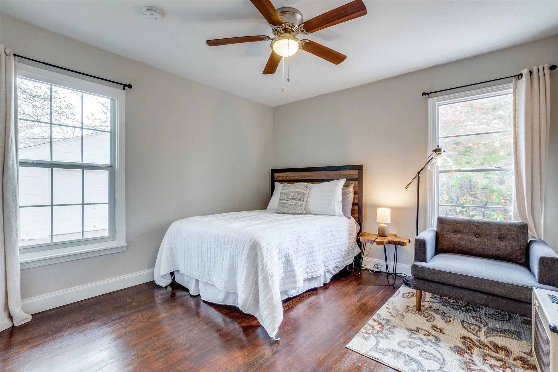 Single Family Residence For Rent in Dallas County , 2111 Norwood Drive, Dallas, Texas 75228, 3 Bedroom, 2 Bathroom, 2 Garage spaces, 1,120 Sqft, built in 1951, mls#21374217, Real Estate Agent in Dallas, Homes For Rent in Dallas county, Homes For Rent in Dallas, Realtor in Dallas Texas, Real Estate Brokerage Independent Realty Texas, Luminita Cordes Realtor