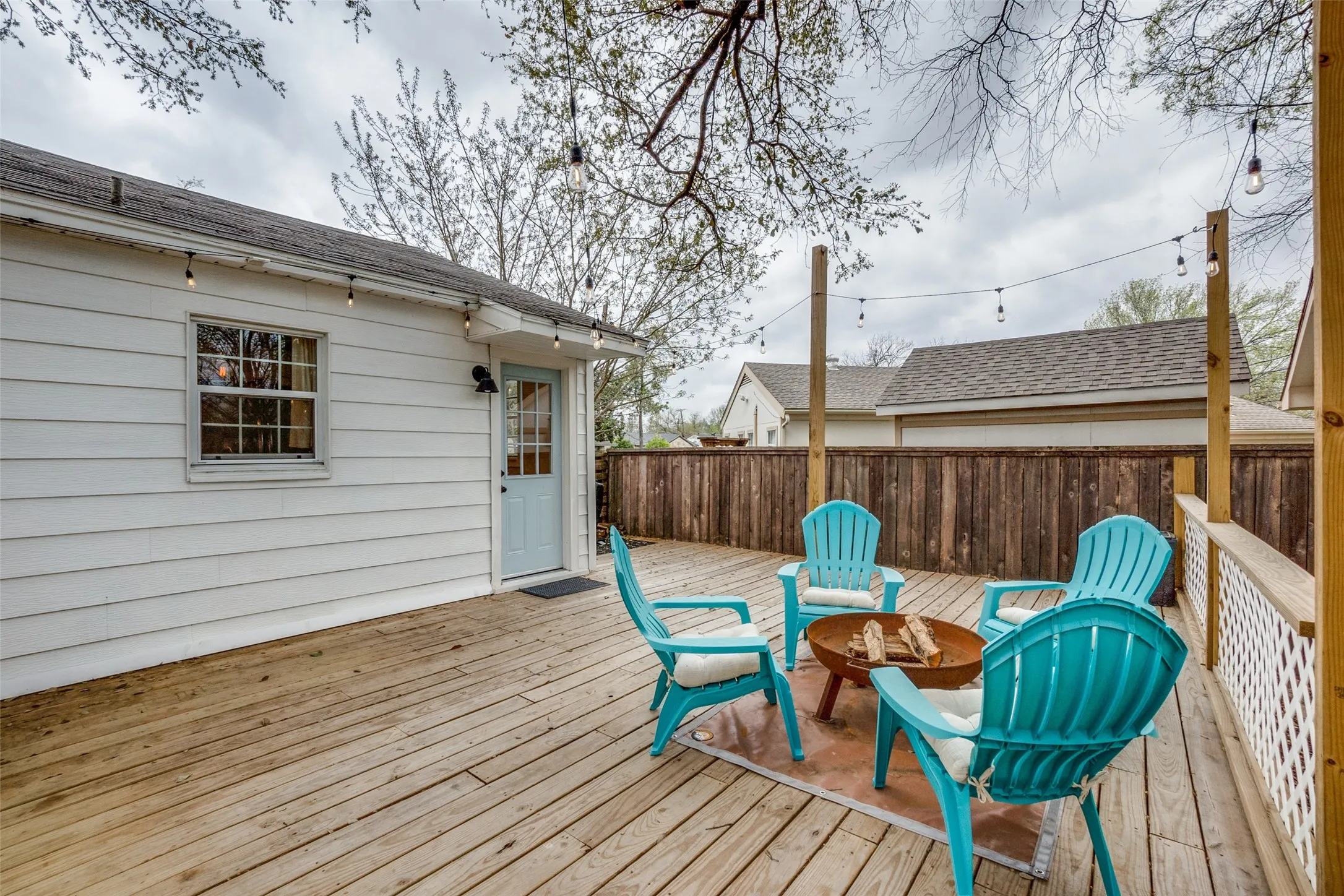 Single Family Residence For Rent in Dallas County , 2111 Norwood Drive, Dallas, Texas 75228, 3 Bedroom, 2 Bathroom, 2 Garage spaces, 1,120 Sqft, built in 1951, mls#21374217, Real Estate Agent in Dallas, Homes For Rent in Dallas county, Homes For Rent in Dallas, Realtor in Dallas Texas, Real Estate Brokerage Independent Realty Texas, Luminita Cordes Realtor