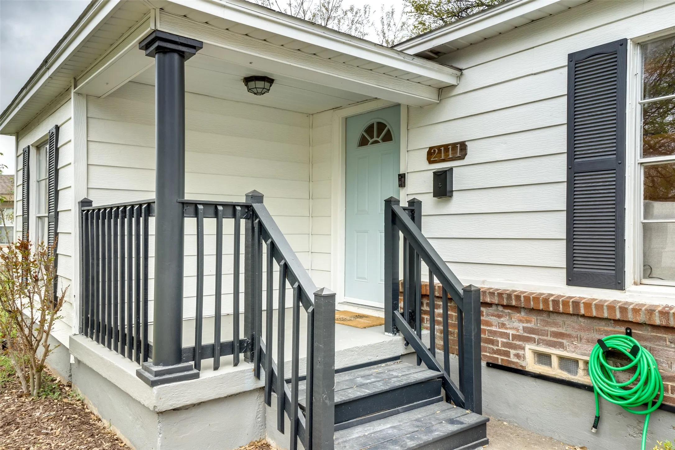 Single Family Residence For Rent in Dallas County , 2111 Norwood Drive, Dallas, Texas 75228, 3 Bedroom, 2 Bathroom, 2 Garage spaces, 1,120 Sqft, built in 1951, mls#21374217, Real Estate Agent in Dallas, Homes For Rent in Dallas county, Homes For Rent in Dallas, Realtor in Dallas Texas, Real Estate Brokerage Independent Realty Texas, Luminita Cordes Realtor