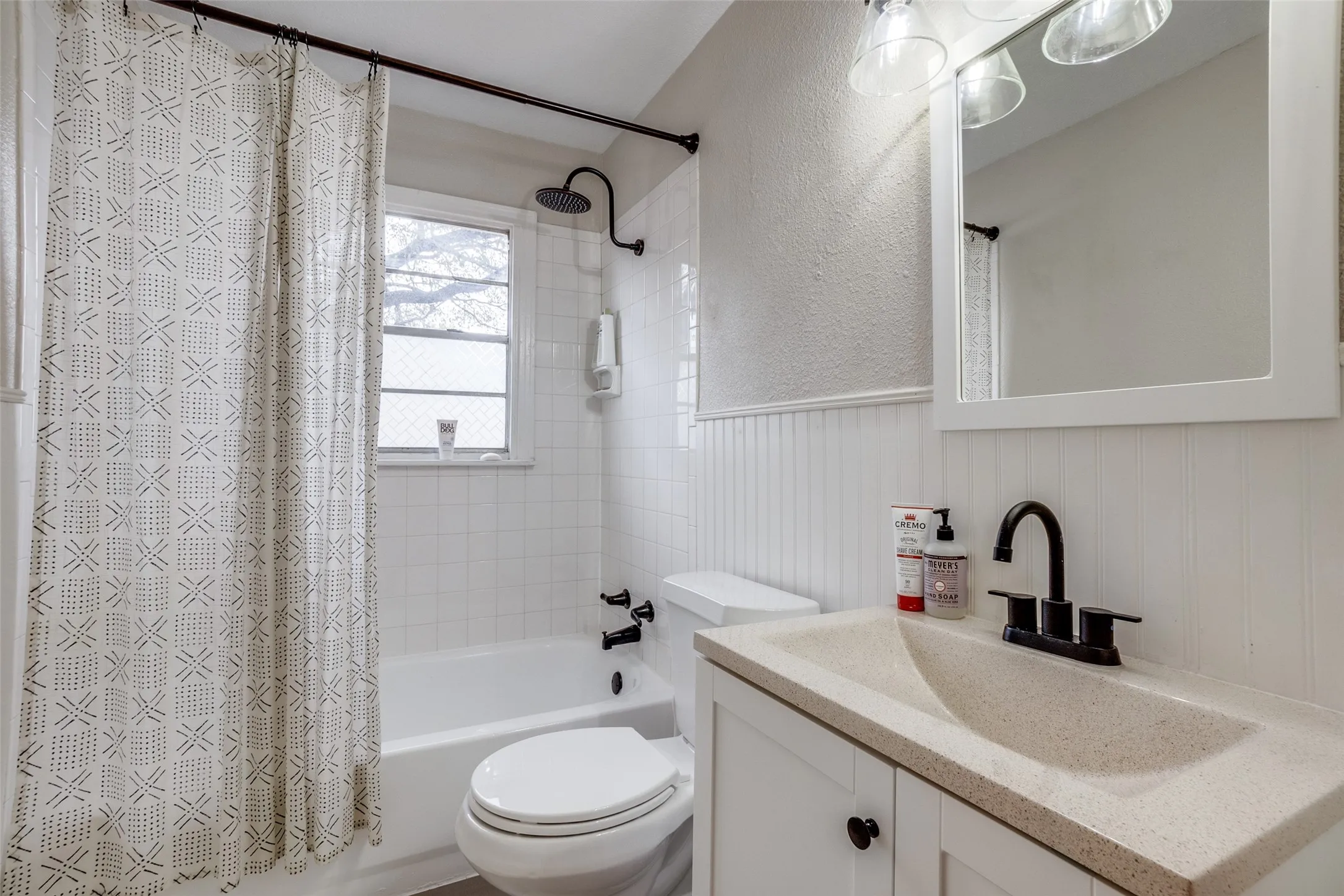 Single Family Residence For Rent in Dallas County , 2111 Norwood Drive, Dallas, Texas 75228, 3 Bedroom, 2 Bathroom, 2 Garage spaces, 1,120 Sqft, built in 1951, mls#21374217, Real Estate Agent in Dallas, Homes For Rent in Dallas county, Homes For Rent in Dallas, Realtor in Dallas Texas, Real Estate Brokerage Independent Realty Texas, Luminita Cordes Realtor