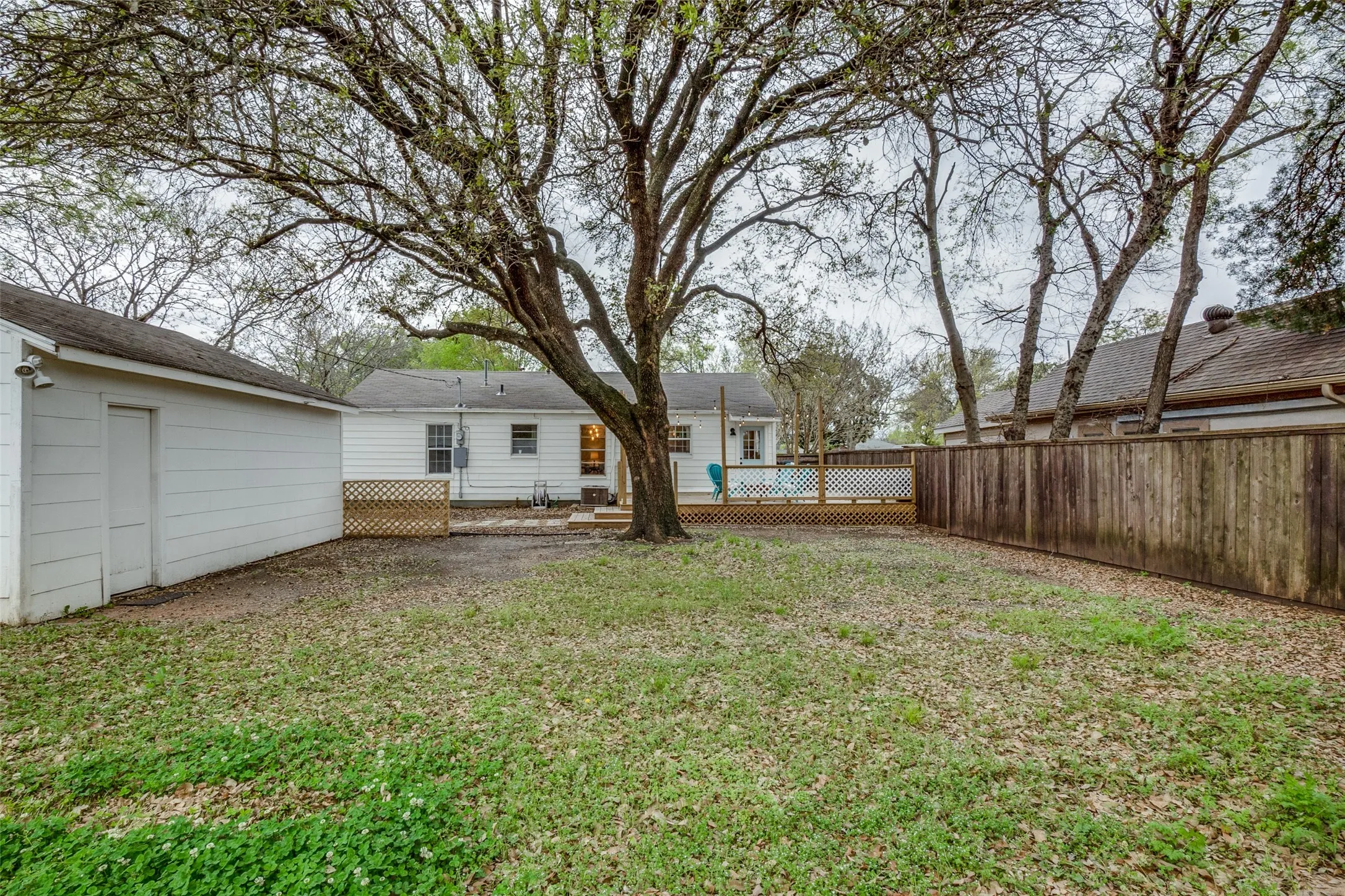 Single Family Residence For Rent in Dallas County , 2111 Norwood Drive, Dallas, Texas 75228, 3 Bedroom, 2 Bathroom, 2 Garage spaces, 1,120 Sqft, built in 1951, mls#21374217, Real Estate Agent in Dallas, Homes For Rent in Dallas county, Homes For Rent in Dallas, Realtor in Dallas Texas, Real Estate Brokerage Independent Realty Texas, Luminita Cordes Realtor