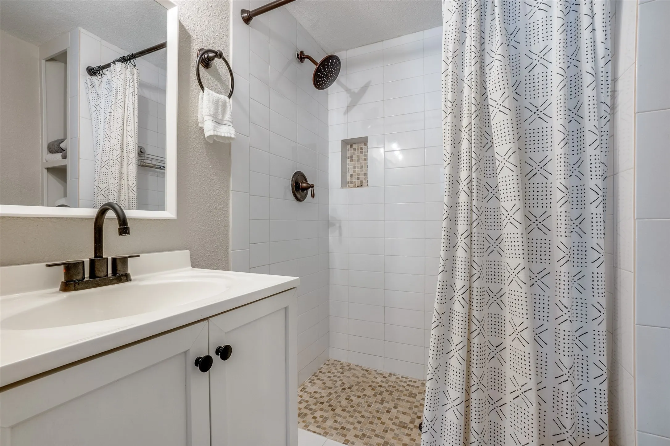 Single Family Residence For Rent in Dallas County , 2111 Norwood Drive, Dallas, Texas 75228, 3 Bedroom, 2 Bathroom, 2 Garage spaces, 1,120 Sqft, built in 1951, mls#21374217, Real Estate Agent in Dallas, Homes For Rent in Dallas county, Homes For Rent in Dallas, Realtor in Dallas Texas, Real Estate Brokerage Independent Realty Texas, Luminita Cordes Realtor