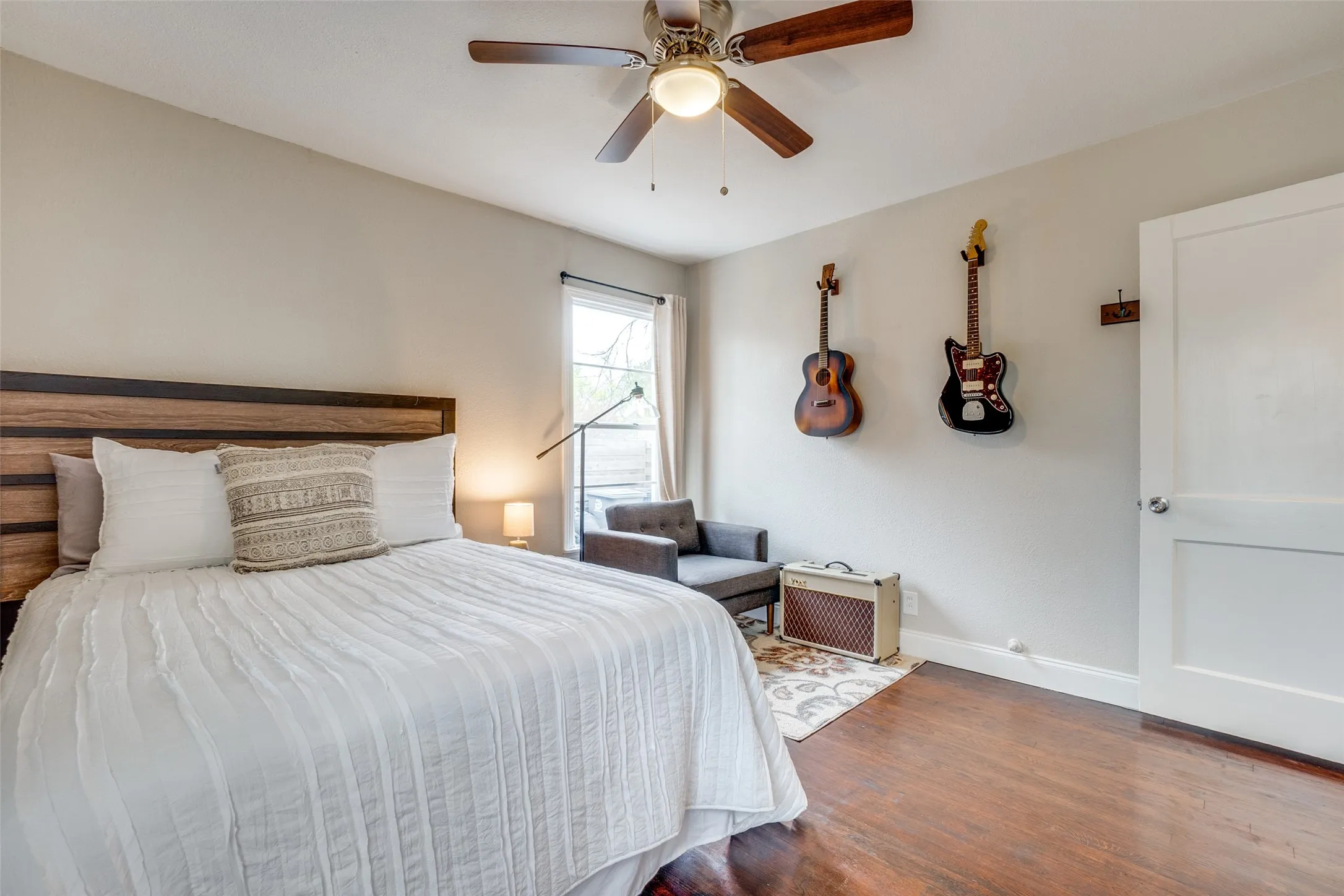 Single Family Residence For Rent in Dallas County , 2111 Norwood Drive, Dallas, Texas 75228, 3 Bedroom, 2 Bathroom, 2 Garage spaces, 1,120 Sqft, built in 1951, mls#21374217, Real Estate Agent in Dallas, Homes For Rent in Dallas county, Homes For Rent in Dallas, Realtor in Dallas Texas, Real Estate Brokerage Independent Realty Texas, Luminita Cordes Realtor