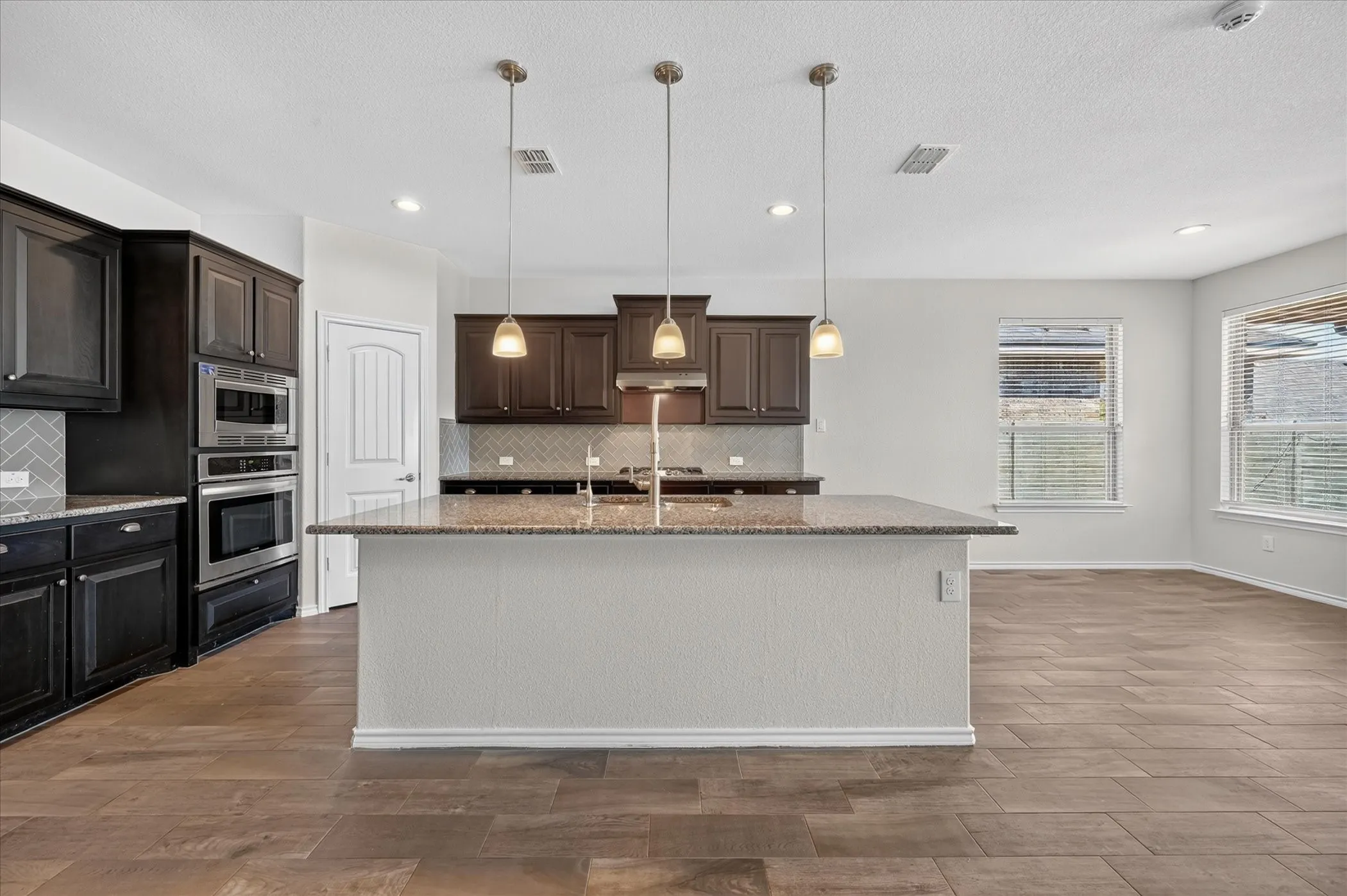 Single Family Residence For Sale in Denton County , 904 Dove Cove, Argyle, Texas 76226, 4 Bedroom, 2 Bathroom, 2 Garage spaces, 2,040 Sqft, built in 2018, mls#21382792, Real Estate Agent in Argyle, Homes For Sale in Denton county, Homes For Sale in Argyle, Realtor in Argyle Texas, Real Estate Brokerage Independent Realty Texas, Luminita Cordes Realtor