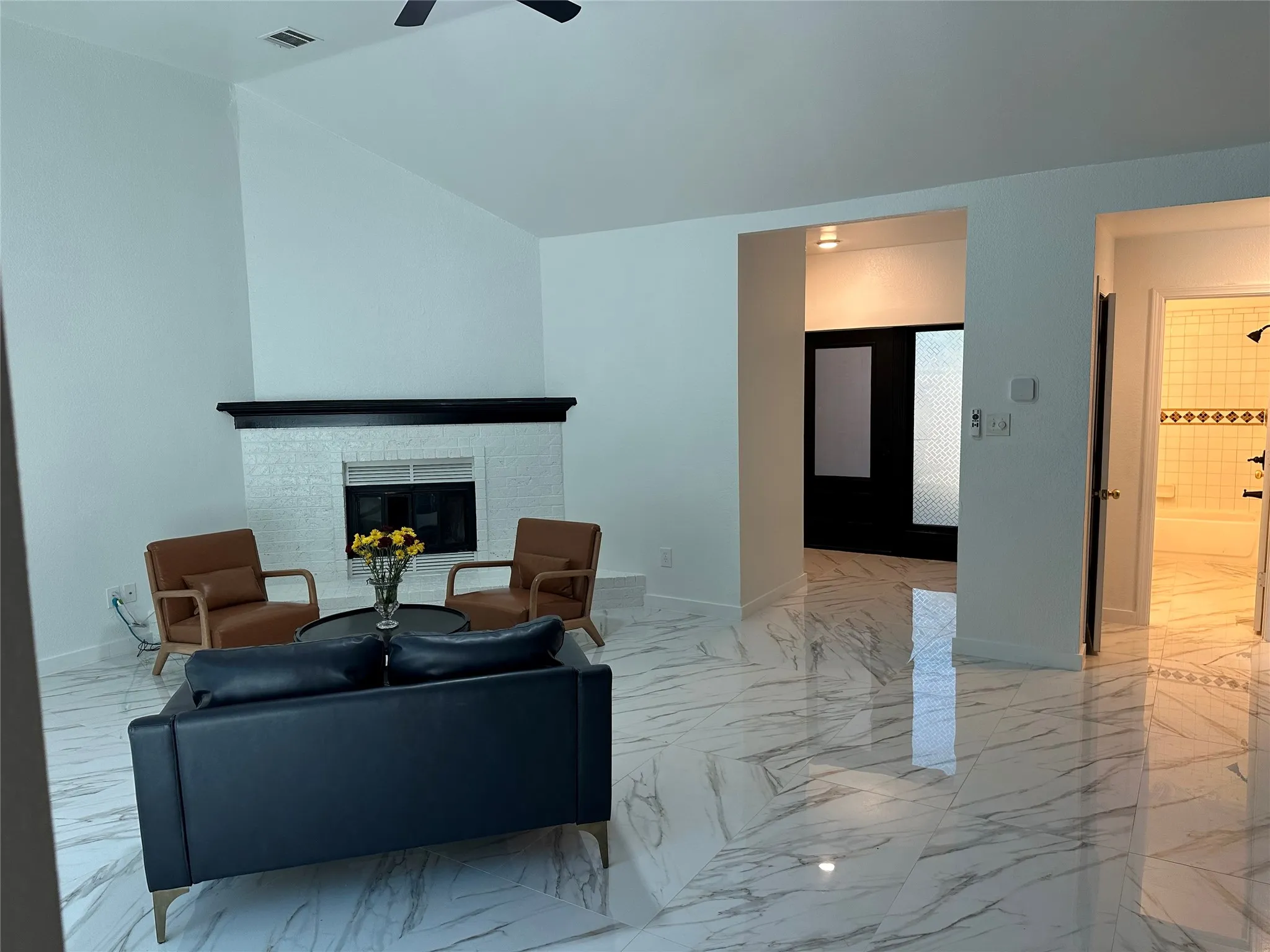 Single Family Residence For Sale in Dallas County , 841 Collins Boulevard, Cedar Hill, Texas 75104, 3 Bedroom, 2 Bathroom, 2 Garage spaces, 1,592 Sqft, built in 1987, mls#21383769, Real Estate Agent in Cedar Hill, Homes For Sale in Dallas county, Homes For Sale in Cedar Hill, Realtor in Cedar Hill Texas, Real Estate Brokerage Independent Realty Texas, Luminita Cordes Realtor