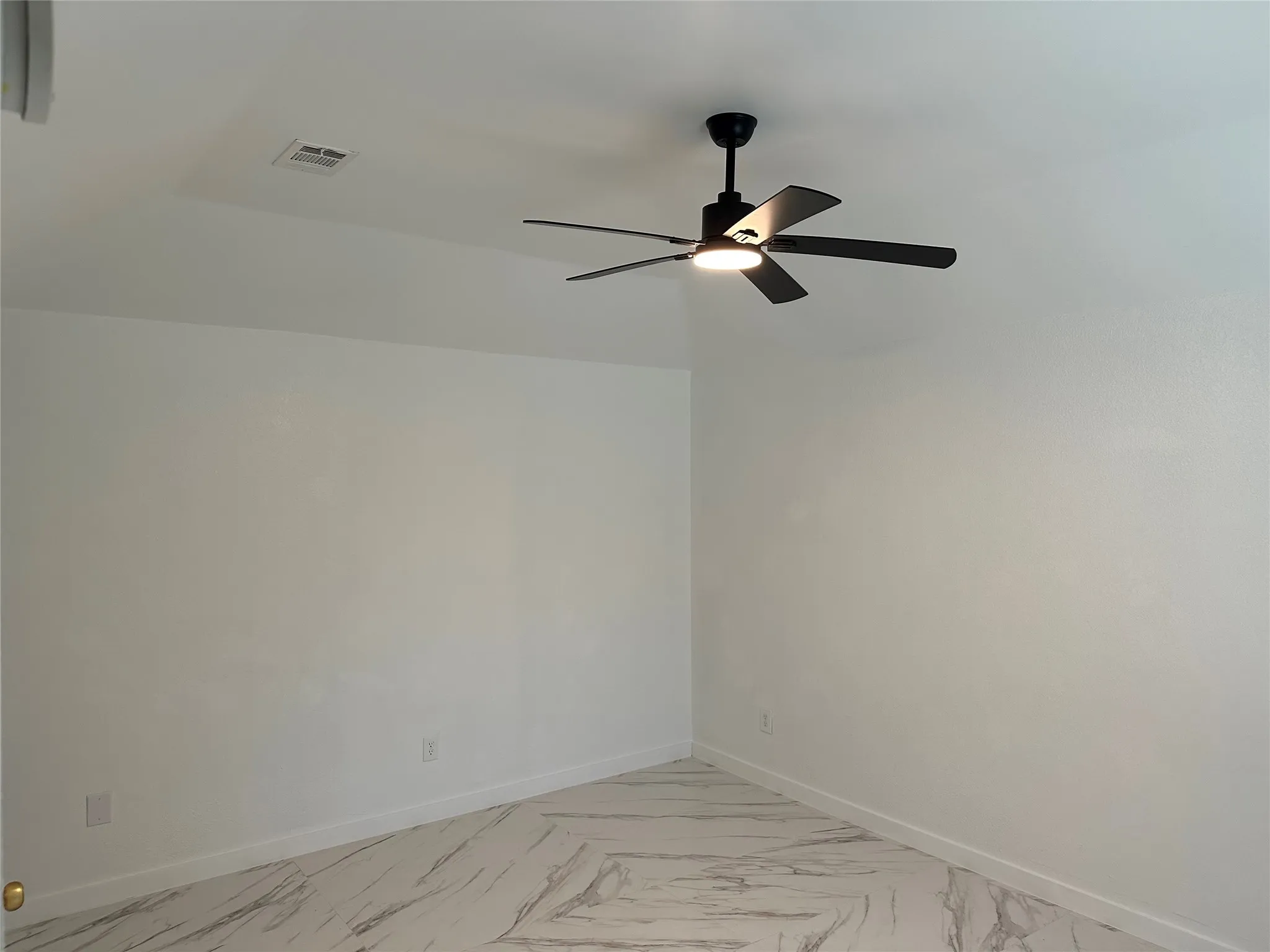 Single Family Residence For Sale in Dallas County , 841 Collins Boulevard, Cedar Hill, Texas 75104, 3 Bedroom, 2 Bathroom, 2 Garage spaces, 1,592 Sqft, built in 1987, mls#21383769, Real Estate Agent in Cedar Hill, Homes For Sale in Dallas county, Homes For Sale in Cedar Hill, Realtor in Cedar Hill Texas, Real Estate Brokerage Independent Realty Texas, Luminita Cordes Realtor