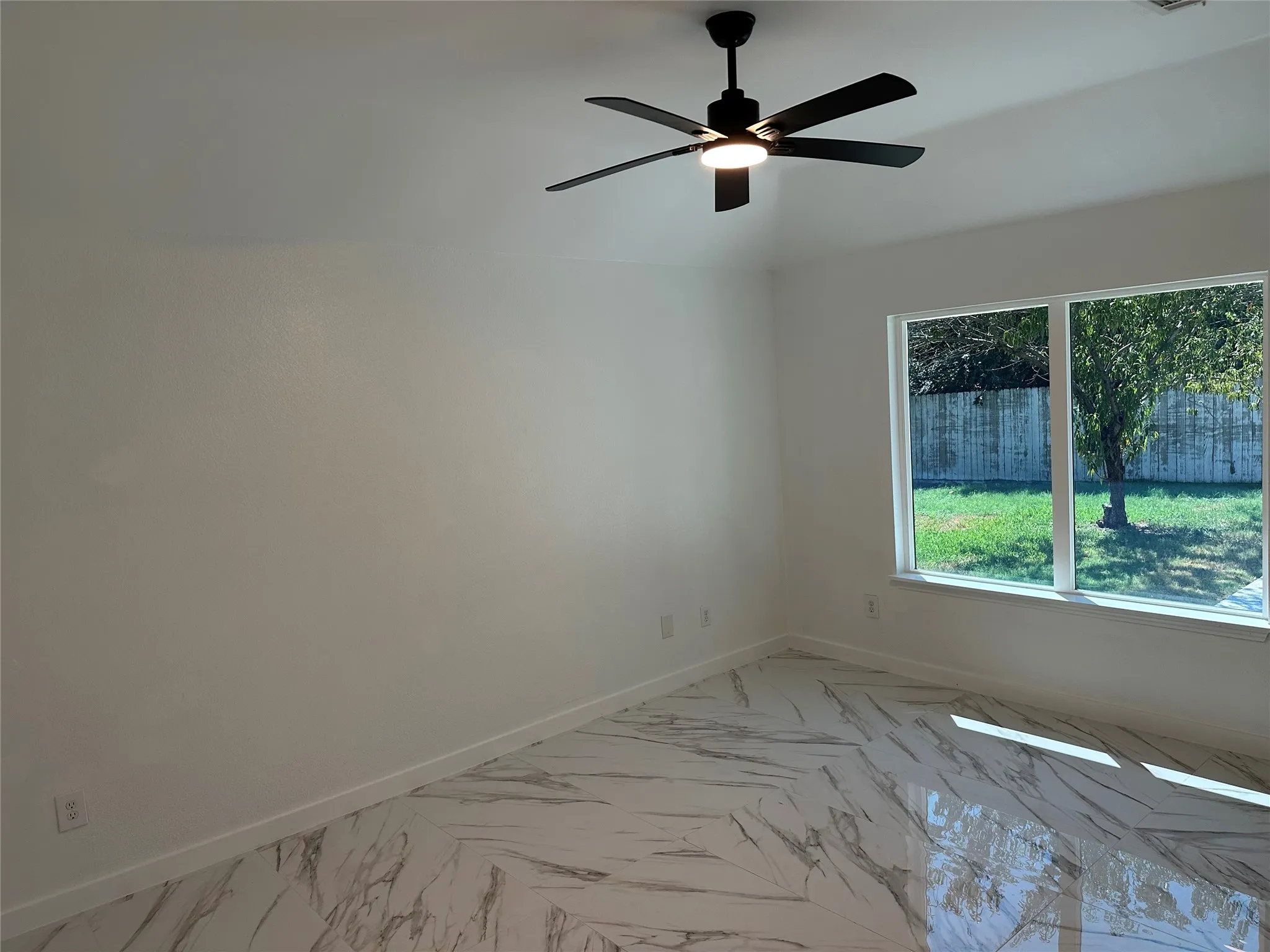 Single Family Residence For Sale in Dallas County , 841 Collins Boulevard, Cedar Hill, Texas 75104, 3 Bedroom, 2 Bathroom, 2 Garage spaces, 1,592 Sqft, built in 1987, mls#21383769, Real Estate Agent in Cedar Hill, Homes For Sale in Dallas county, Homes For Sale in Cedar Hill, Realtor in Cedar Hill Texas, Real Estate Brokerage Independent Realty Texas, Luminita Cordes Realtor