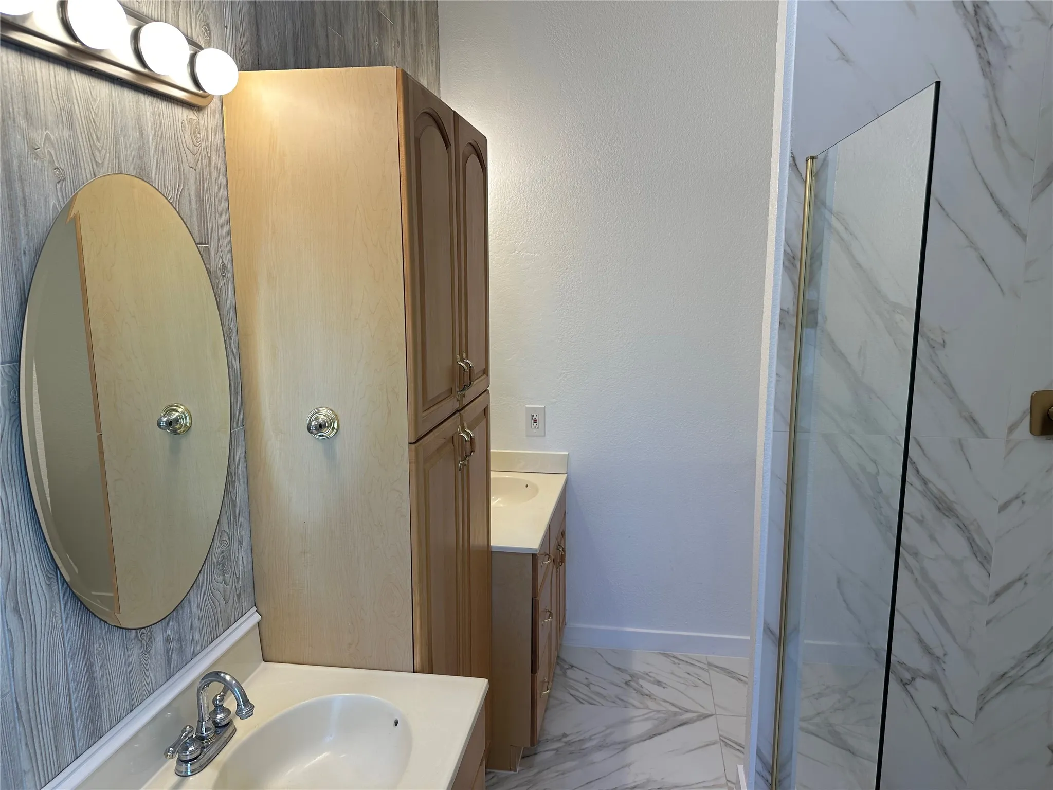 Single Family Residence For Sale in Dallas County , 841 Collins Boulevard, Cedar Hill, Texas 75104, 3 Bedroom, 2 Bathroom, 2 Garage spaces, 1,592 Sqft, built in 1987, mls#21383769, Real Estate Agent in Cedar Hill, Homes For Sale in Dallas county, Homes For Sale in Cedar Hill, Realtor in Cedar Hill Texas, Real Estate Brokerage Independent Realty Texas, Luminita Cordes Realtor