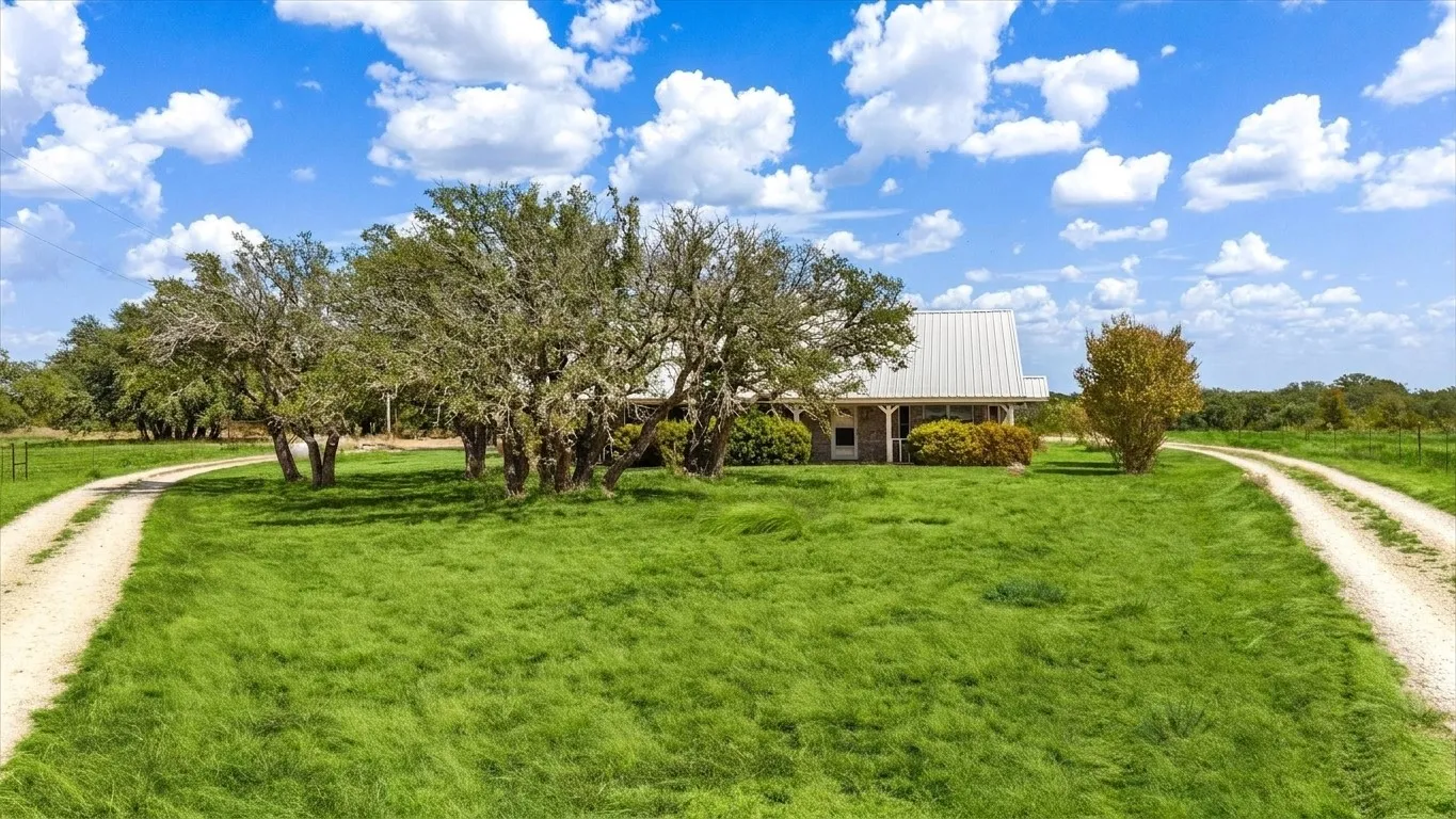 Single Family Residence For Sale in Somervell County , 4184 Highway 144, Glen Rose, Texas 76043, 3 Bedroom, 2 Bathroom, Garage spaces, 2,453 Sqft, built in 1992, mls#21382519, Real Estate Agent in Glen Rose, Homes For Sale in Somervell county, Homes For Sale in Glen Rose, Realtor in Glen Rose Texas, Real Estate Brokerage Independent Realty Texas, Luminita Cordes Realtor