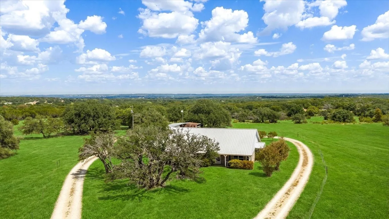 Single Family Residence For Sale in Somervell County , 4184 Highway 144, Glen Rose, Texas 76043, 3 Bedroom, 2 Bathroom, Garage spaces, 2,453 Sqft, built in 1992, mls#21382519, Real Estate Agent in Glen Rose, Homes For Sale in Somervell county, Homes For Sale in Glen Rose, Realtor in Glen Rose Texas, Real Estate Brokerage Independent Realty Texas, Luminita Cordes Realtor