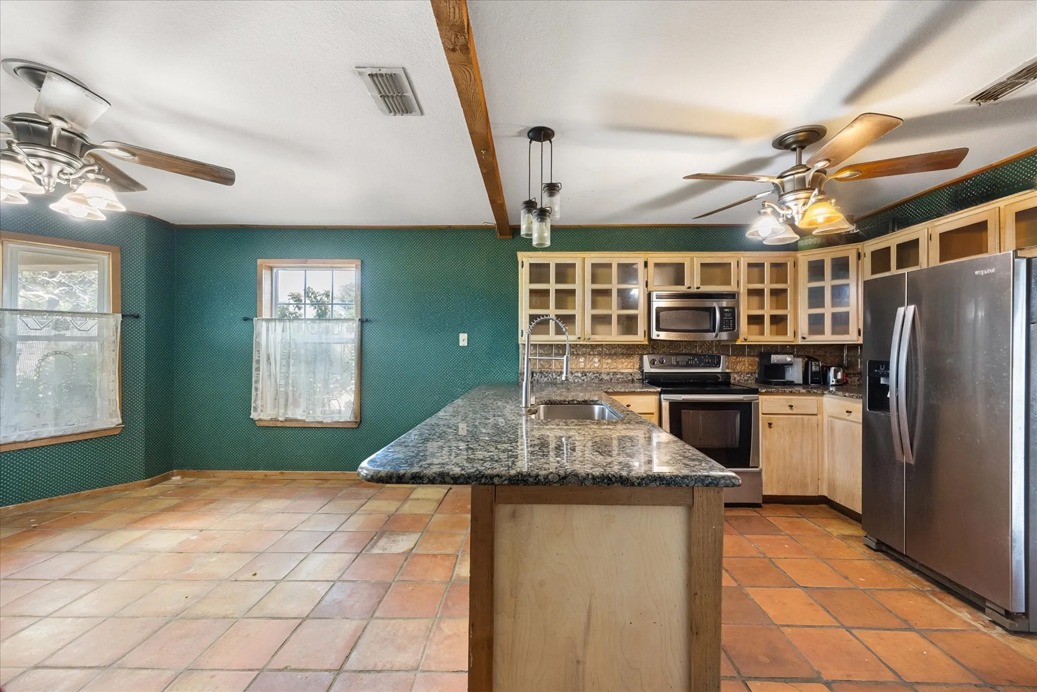 Single Family Residence For Sale in Somervell County , 4184 Highway 144, Glen Rose, Texas 76043, 3 Bedroom, 2 Bathroom, Garage spaces, 2,453 Sqft, built in 1992, mls#21382519, Real Estate Agent in Glen Rose, Homes For Sale in Somervell county, Homes For Sale in Glen Rose, Realtor in Glen Rose Texas, Real Estate Brokerage Independent Realty Texas, Luminita Cordes Realtor