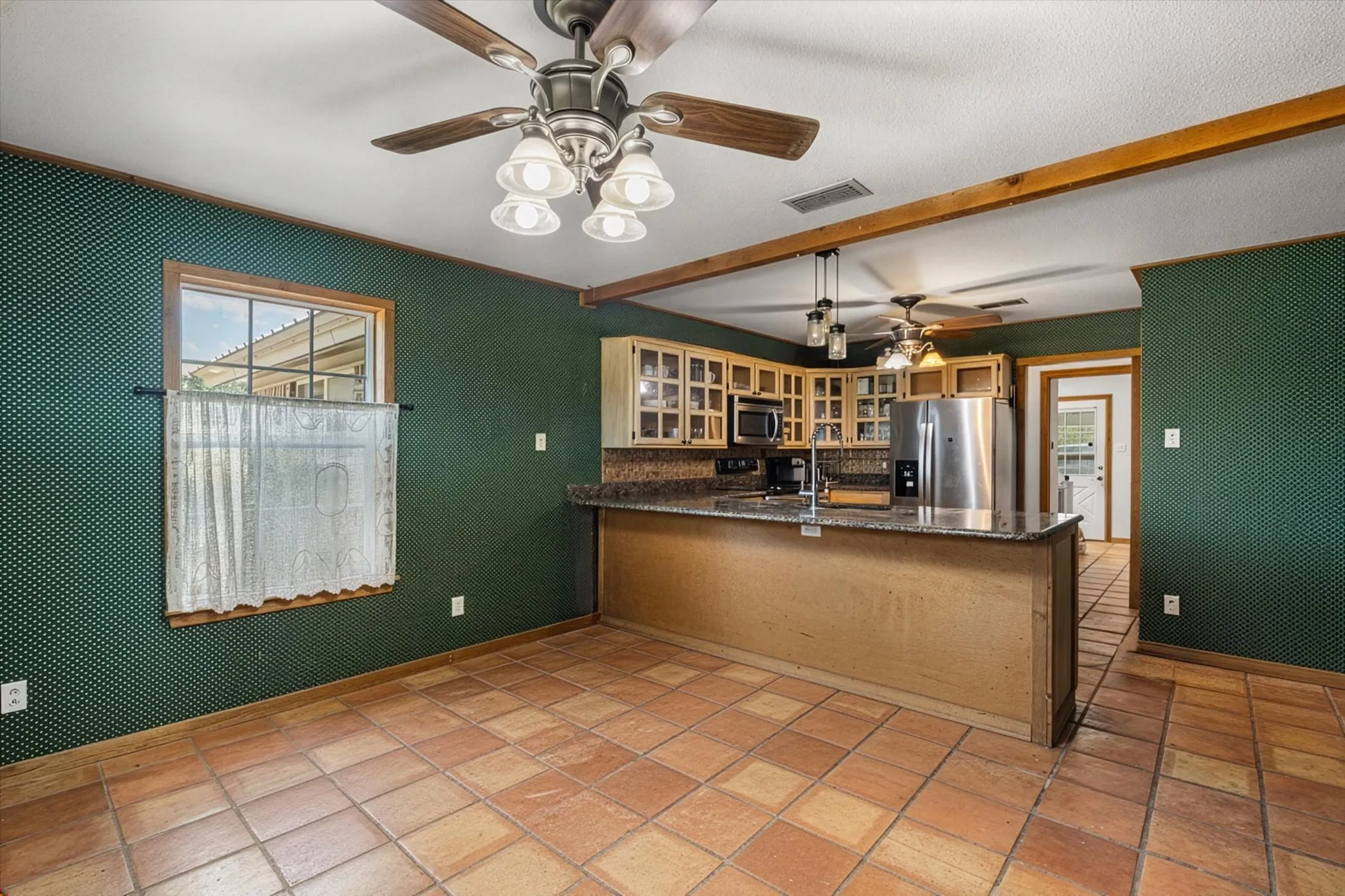 Single Family Residence For Sale in Somervell County , 4184 Highway 144, Glen Rose, Texas 76043, 3 Bedroom, 2 Bathroom, Garage spaces, 2,453 Sqft, built in 1992, mls#21382519, Real Estate Agent in Glen Rose, Homes For Sale in Somervell county, Homes For Sale in Glen Rose, Realtor in Glen Rose Texas, Real Estate Brokerage Independent Realty Texas, Luminita Cordes Realtor