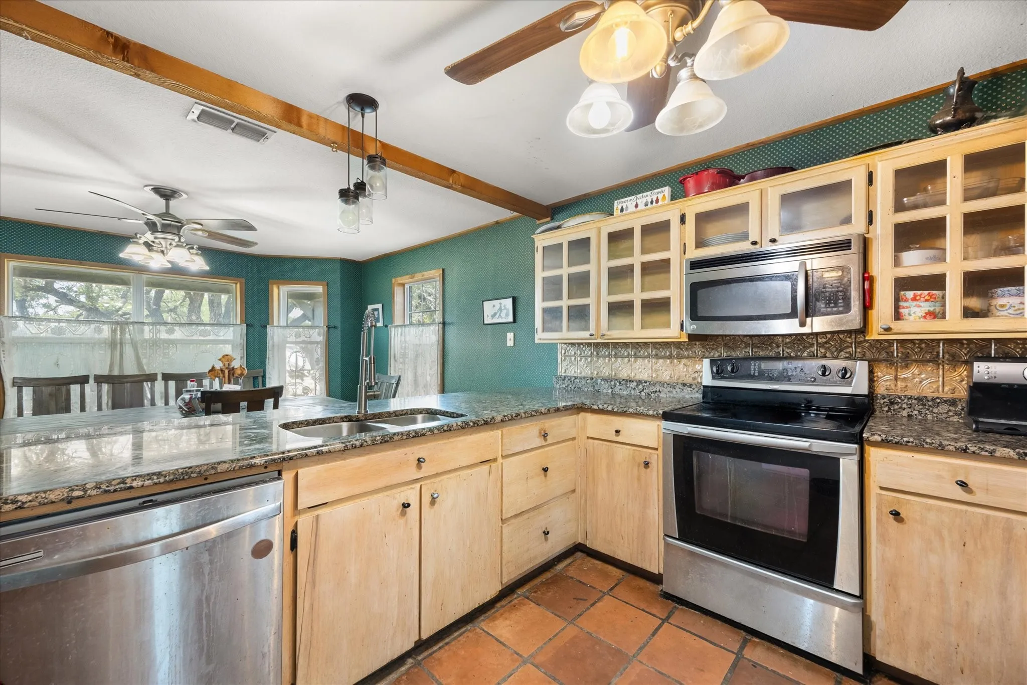 Single Family Residence For Sale in Somervell County , 4184 Highway 144, Glen Rose, Texas 76043, 3 Bedroom, 2 Bathroom, Garage spaces, 2,453 Sqft, built in 1992, mls#21382519, Real Estate Agent in Glen Rose, Homes For Sale in Somervell county, Homes For Sale in Glen Rose, Realtor in Glen Rose Texas, Real Estate Brokerage Independent Realty Texas, Luminita Cordes Realtor