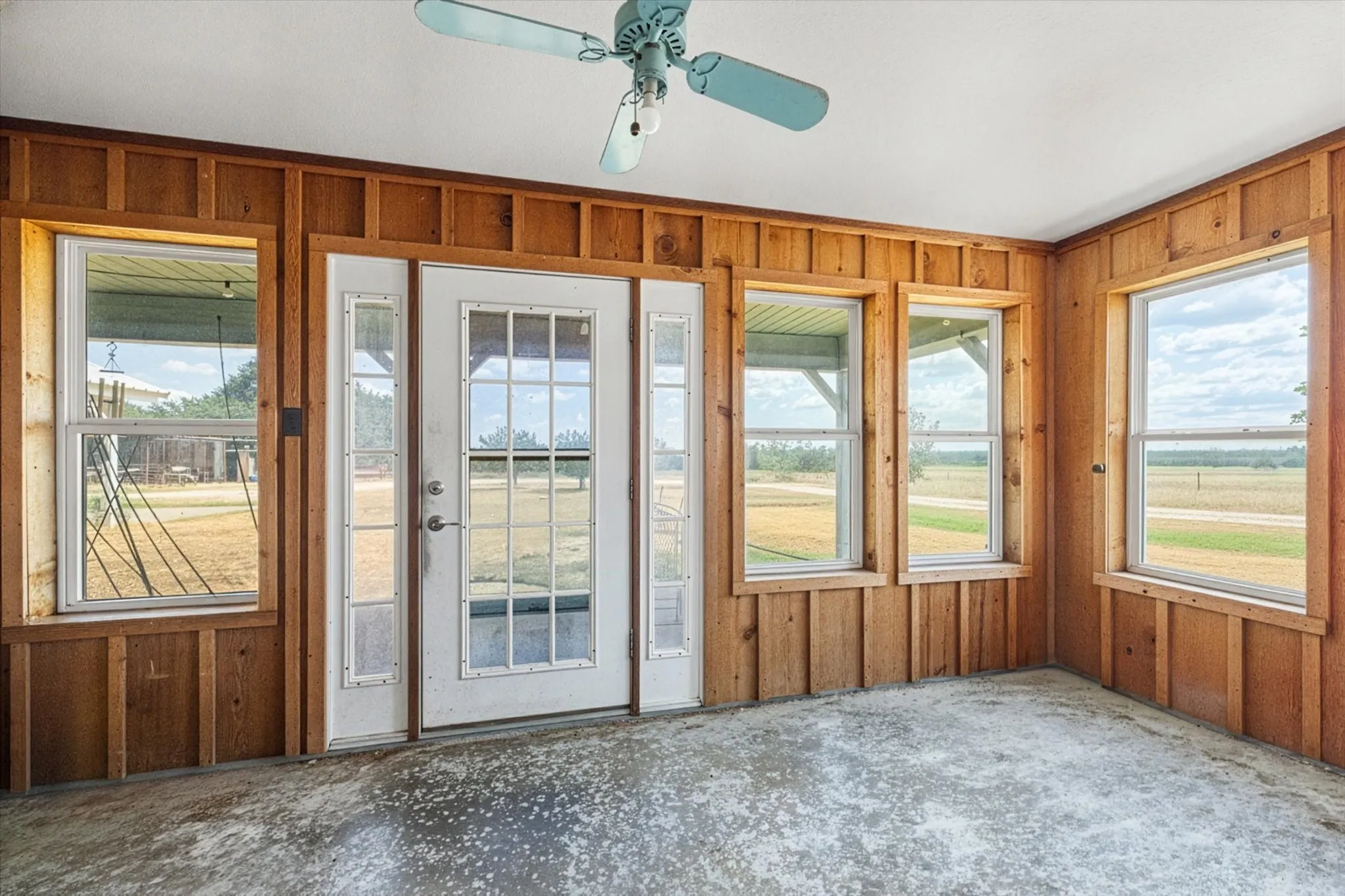 Single Family Residence For Sale in Somervell County , 4184 Highway 144, Glen Rose, Texas 76043, 3 Bedroom, 2 Bathroom, Garage spaces, 2,453 Sqft, built in 1992, mls#21382519, Real Estate Agent in Glen Rose, Homes For Sale in Somervell county, Homes For Sale in Glen Rose, Realtor in Glen Rose Texas, Real Estate Brokerage Independent Realty Texas, Luminita Cordes Realtor