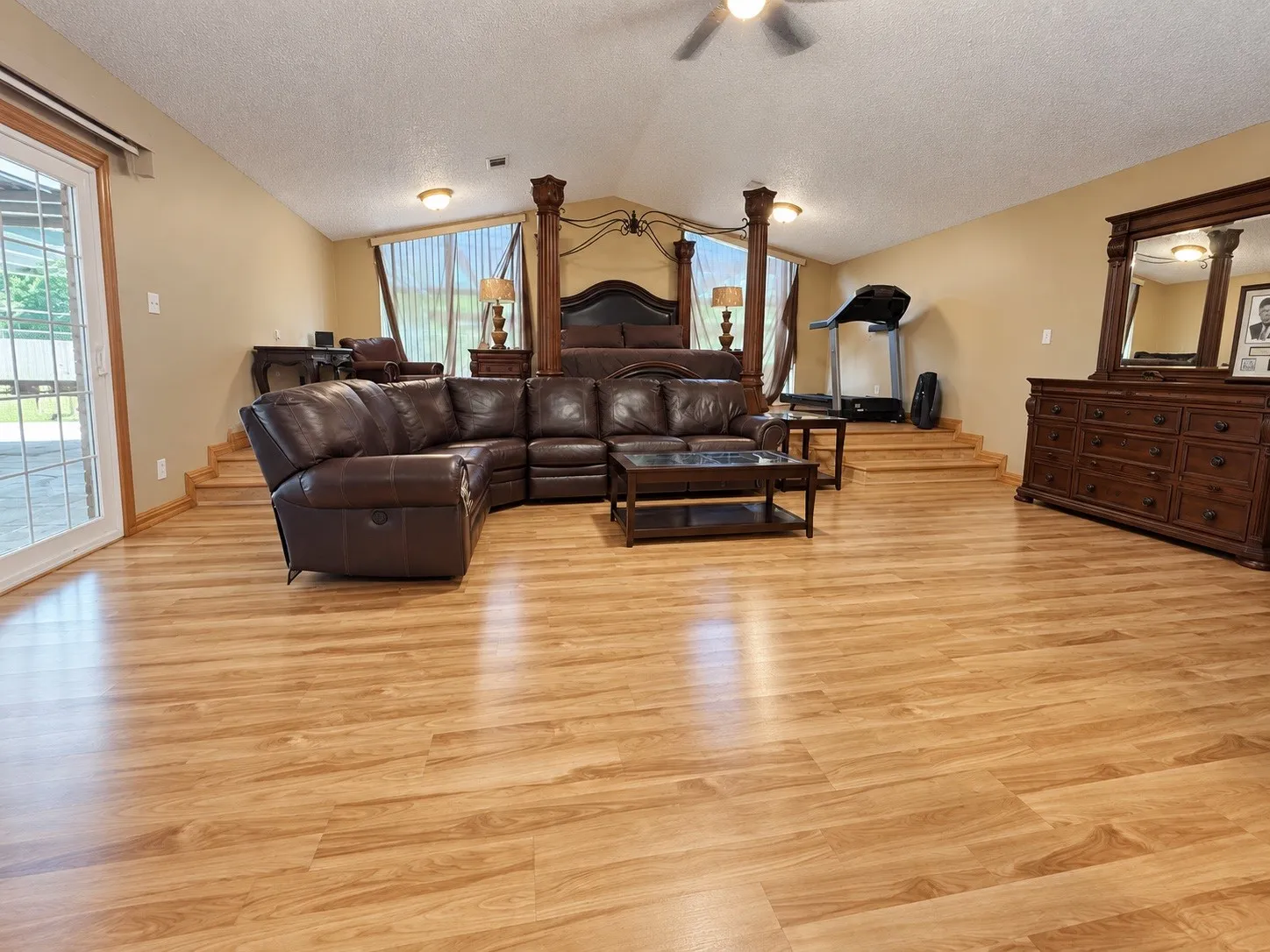 Single Family Residence For Rent in Dallas County , 6545 Lyndon B Johnson Freeway, Dallas, Texas 75240, 4 Bedroom, 4 Bathroom, Garage spaces, 3,005 Sqft, built in 1965, mls#21383770, Real Estate Agent in Dallas, Homes For Rent in Dallas county, Homes For Rent in Dallas, Realtor in Dallas Texas, Real Estate Brokerage Independent Realty Texas, Luminita Cordes Realtor