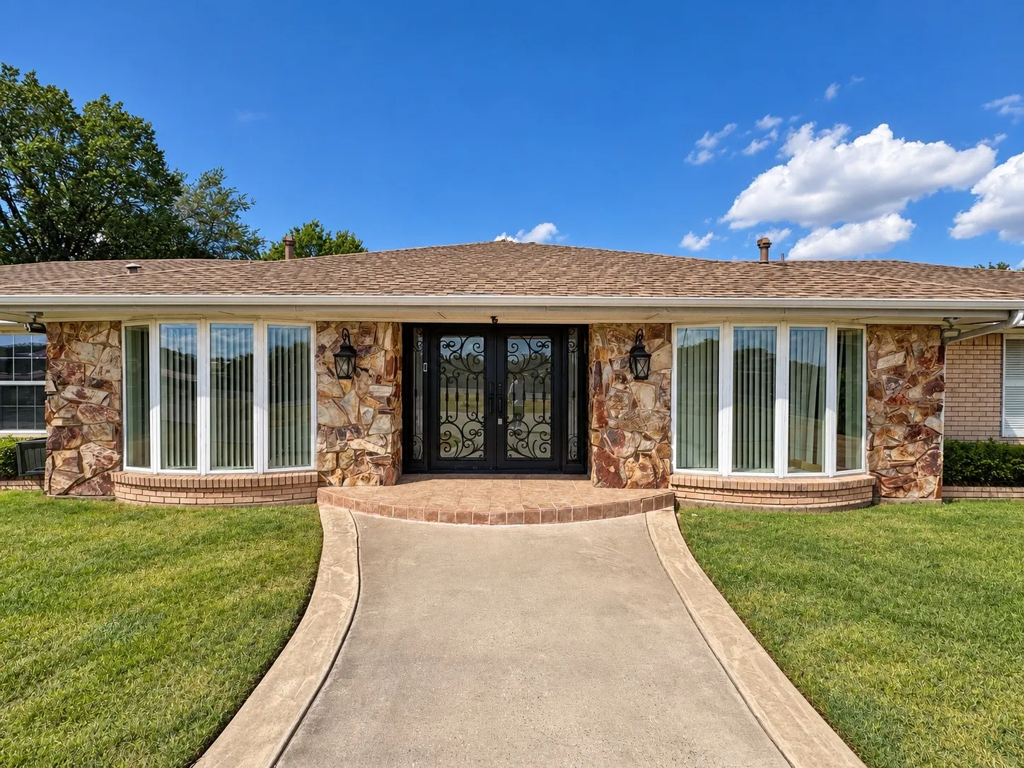 Single Family Residence For Rent in Dallas County , 6545 Lyndon B Johnson Freeway, Dallas, Texas 75240, 4 Bedroom, 4 Bathroom, Garage spaces, 3,005 Sqft, built in 1965, mls#21383770, Real Estate Agent in Dallas, Homes For Rent in Dallas county, Homes For Rent in Dallas, Realtor in Dallas Texas, Real Estate Brokerage Independent Realty Texas, Luminita Cordes Realtor