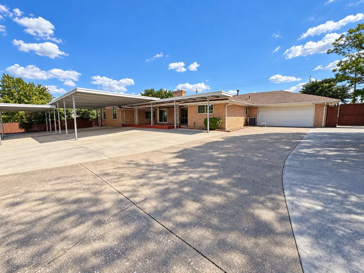 Single Family Residence For Rent in Dallas County , 6545 Lyndon B Johnson Freeway, Dallas, Texas 75240, 4 Bedroom, 4 Bathroom, Garage spaces, 3,005 Sqft, built in 1965, mls#21383770, Real Estate Agent in Dallas, Homes For Rent in Dallas county, Homes For Rent in Dallas, Realtor in Dallas Texas, Real Estate Brokerage Independent Realty Texas, Luminita Cordes Realtor