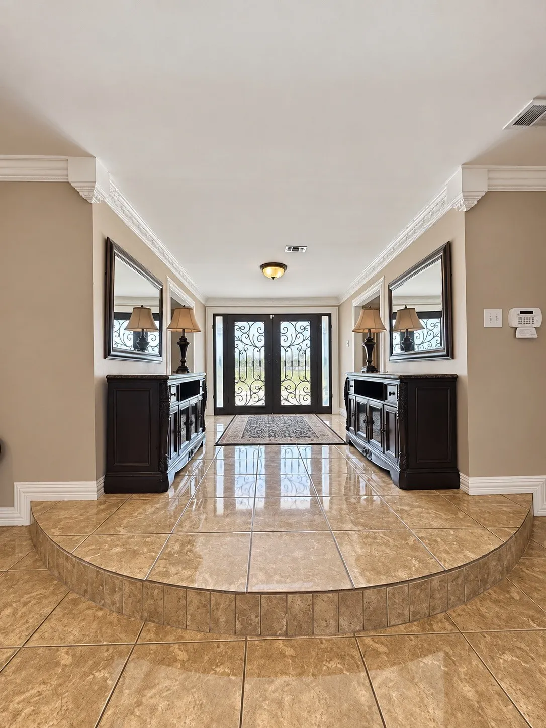 Single Family Residence For Rent in Dallas County , 6545 Lyndon B Johnson Freeway, Dallas, Texas 75240, 4 Bedroom, 4 Bathroom, Garage spaces, 3,005 Sqft, built in 1965, mls#21383770, Real Estate Agent in Dallas, Homes For Rent in Dallas county, Homes For Rent in Dallas, Realtor in Dallas Texas, Real Estate Brokerage Independent Realty Texas, Luminita Cordes Realtor