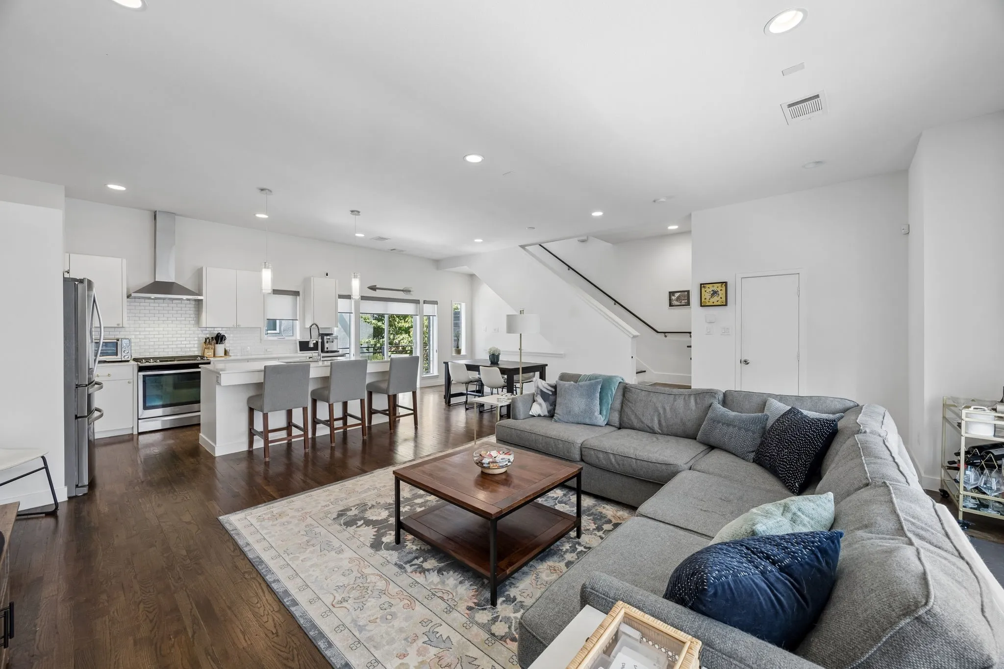 Townhouse For Sale in Dallas County , 4935 Flitwick Court, Dallas, Texas 75204, 2 Bedroom, 3 Bathroom, 2 Garage spaces, 1,876 Sqft, built in 2015, mls#21383413, Real Estate Agent in Dallas, Homes For Sale in Dallas county, Homes For Sale in Dallas, Realtor in Dallas Texas, Real Estate Brokerage Independent Realty Texas, Luminita Cordes Realtor