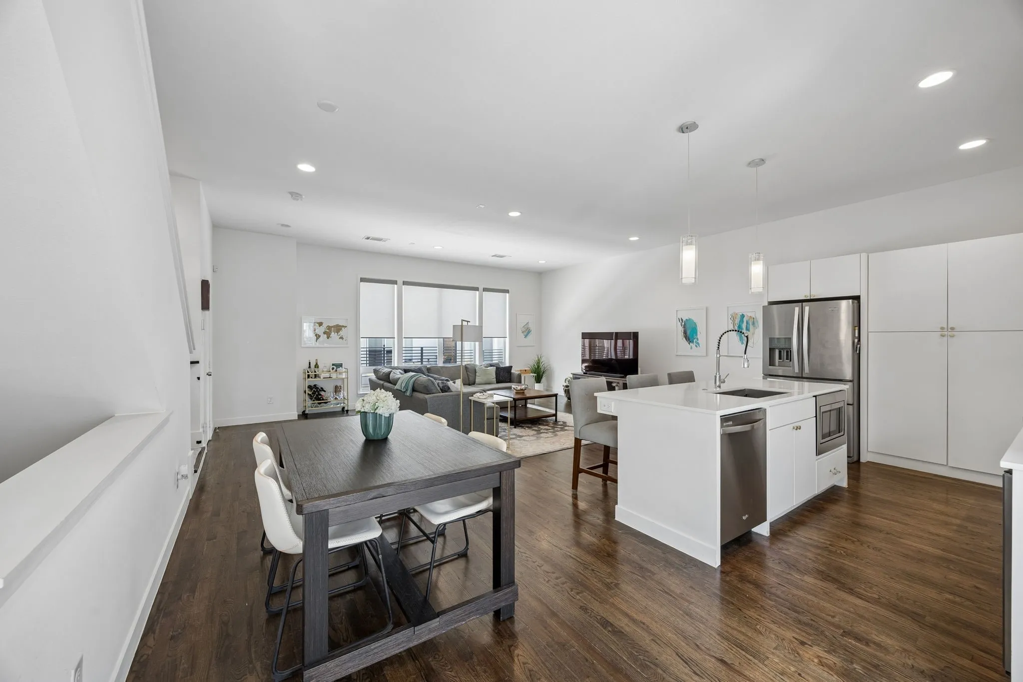 Townhouse For Sale in Dallas County , 4935 Flitwick Court, Dallas, Texas 75204, 2 Bedroom, 3 Bathroom, 2 Garage spaces, 1,876 Sqft, built in 2015, mls#21383413, Real Estate Agent in Dallas, Homes For Sale in Dallas county, Homes For Sale in Dallas, Realtor in Dallas Texas, Real Estate Brokerage Independent Realty Texas, Luminita Cordes Realtor