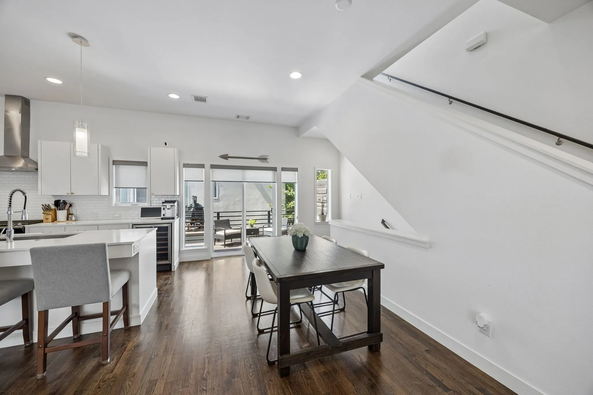Townhouse For Sale in Dallas County , 4935 Flitwick Court, Dallas, Texas 75204, 2 Bedroom, 3 Bathroom, 2 Garage spaces, 1,876 Sqft, built in 2015, mls#21383413, Real Estate Agent in Dallas, Homes For Sale in Dallas county, Homes For Sale in Dallas, Realtor in Dallas Texas, Real Estate Brokerage Independent Realty Texas, Luminita Cordes Realtor